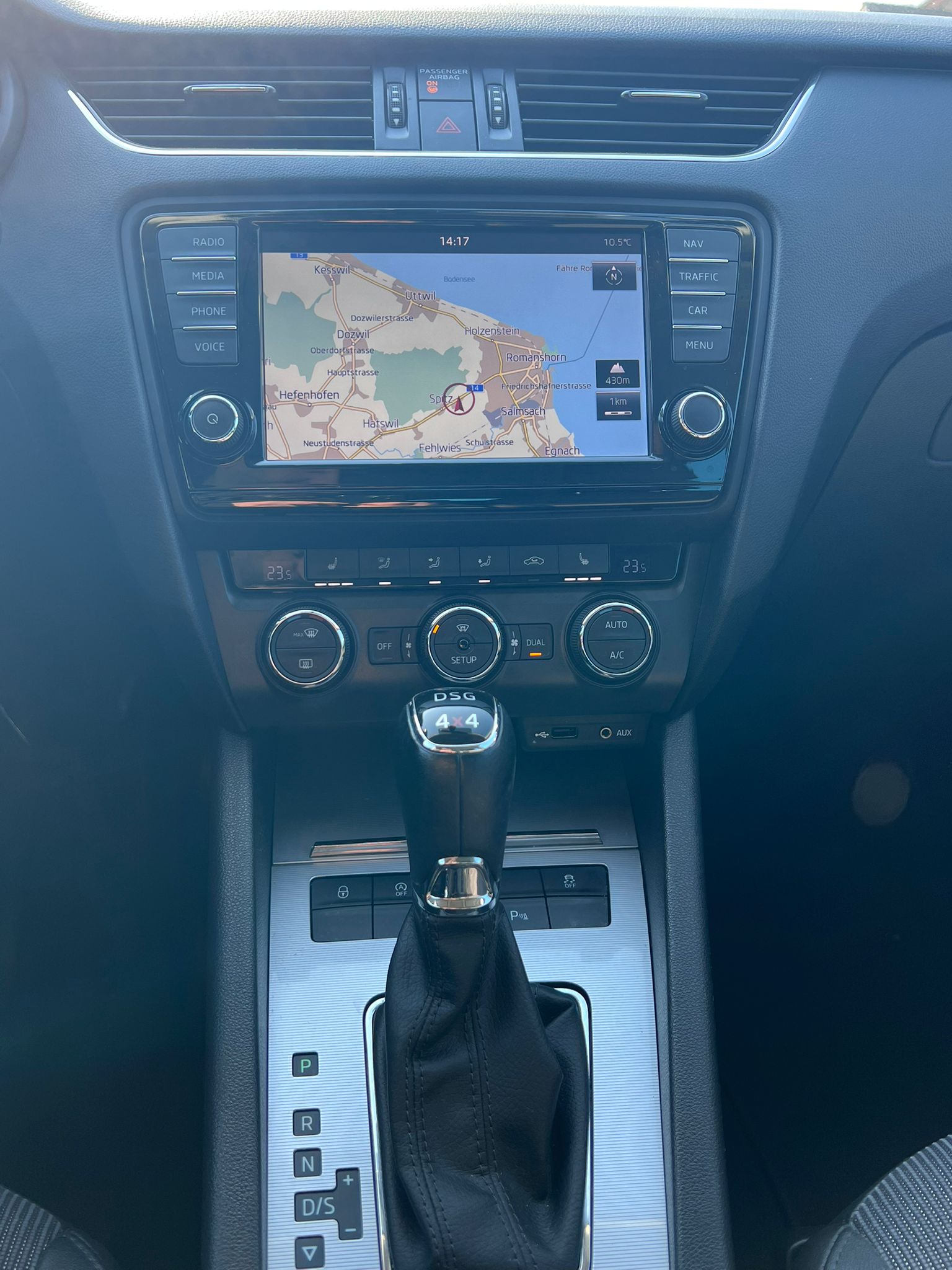 SKODA Octavia Combi 1.8 TSI Ambition 4x4 DSG-image-11