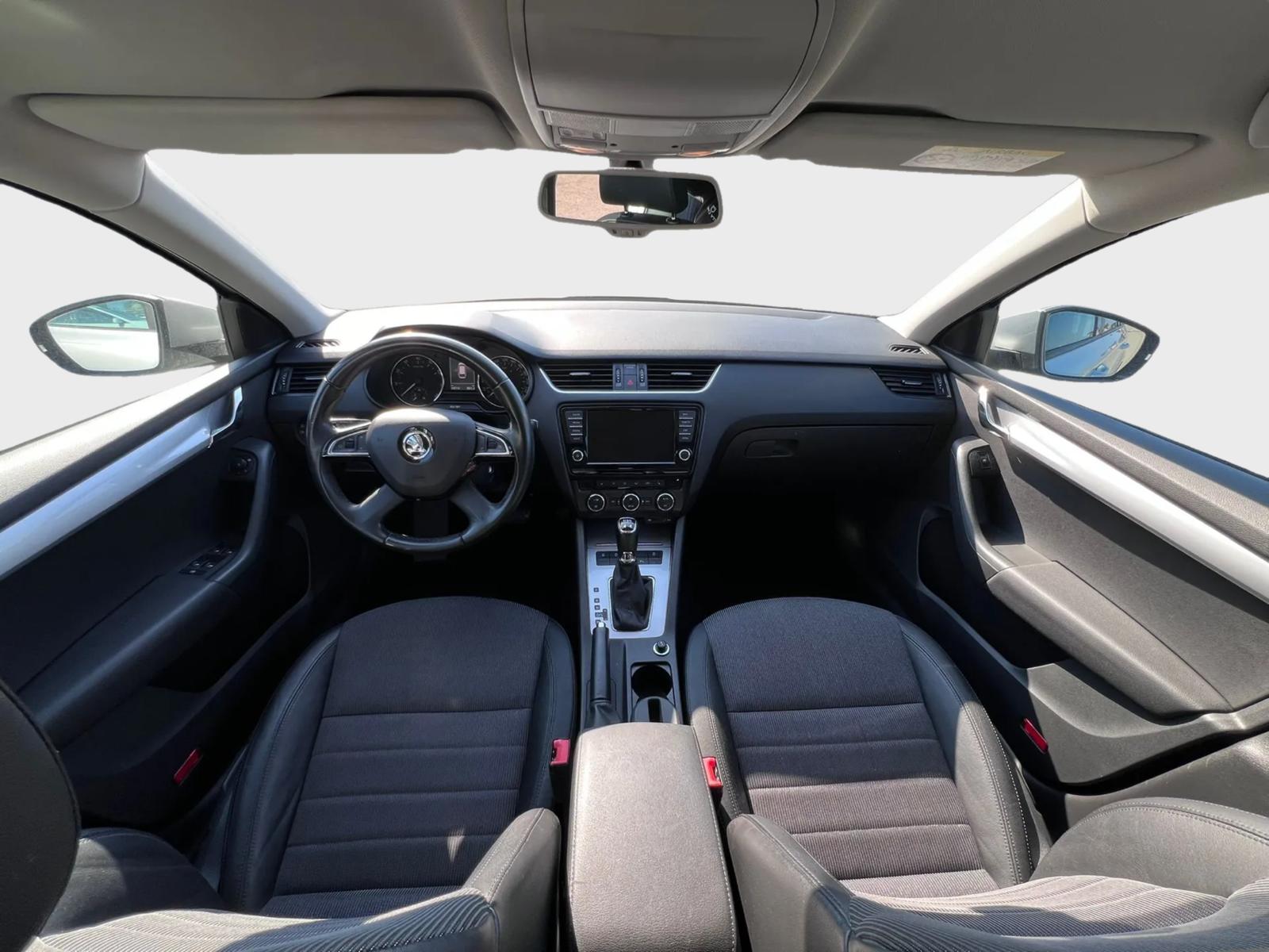 SKODA Octavia Combi 1.8 TSI Ambition 4x4 DSG-image-7