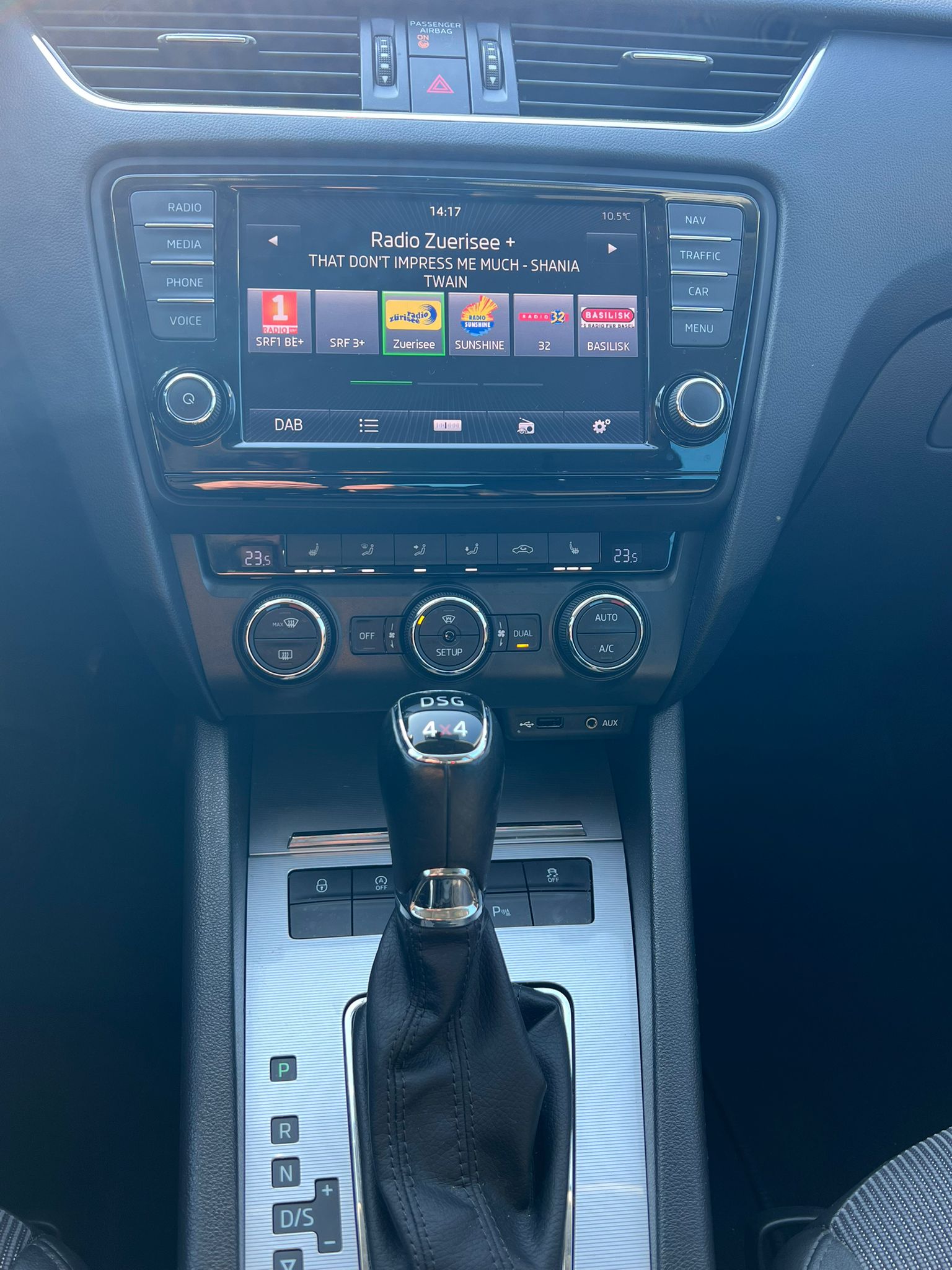 SKODA Octavia Combi 1.8 TSI Ambition 4x4 DSG-image-10