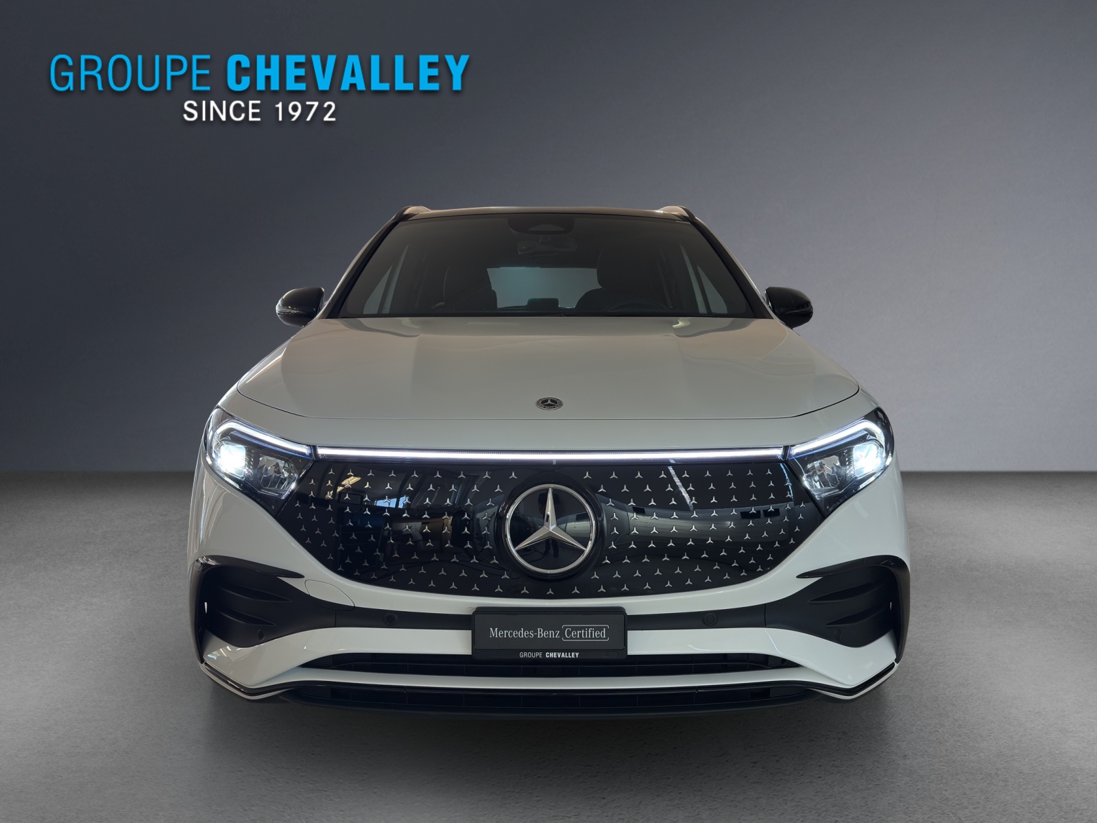 MERCEDES-BENZ EQA 300 4M Swiss Star-showroom-element-1