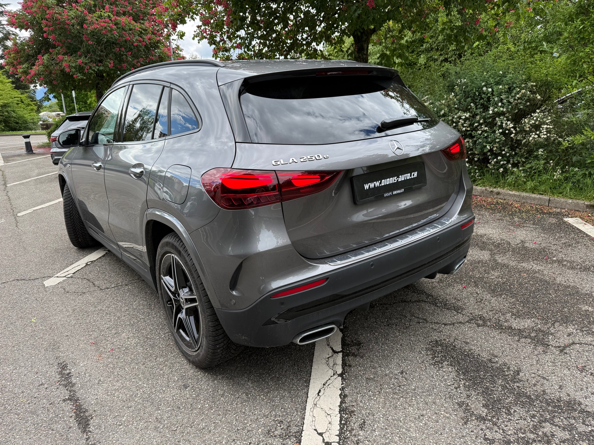 MERCEDES-BENZ GLA 250 e EQ Star 8G-DCT-image-11