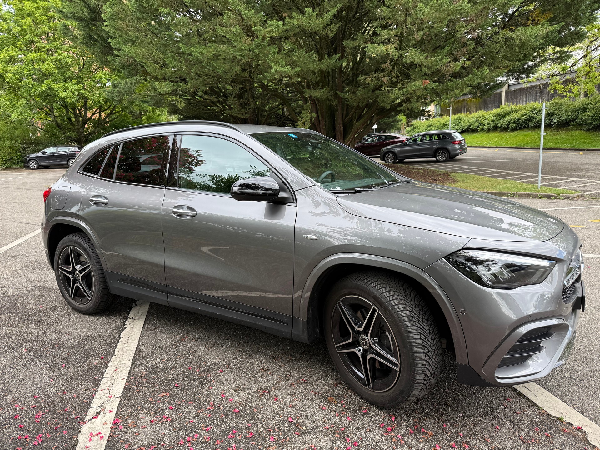 MERCEDES-BENZ GLA 250 e EQ Star 8G-DCT-showroom-element-3