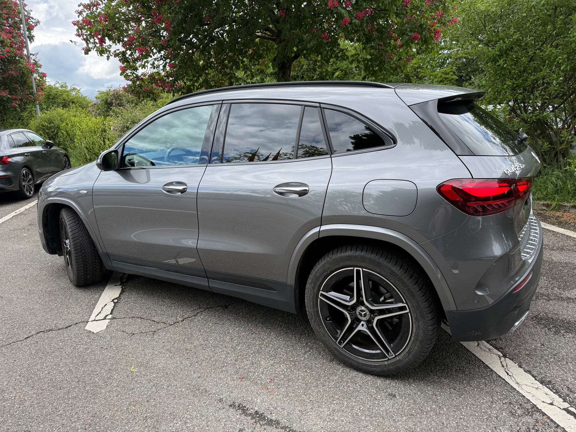 MERCEDES-BENZ GLA 250 e EQ Star 8G-DCT-image-12