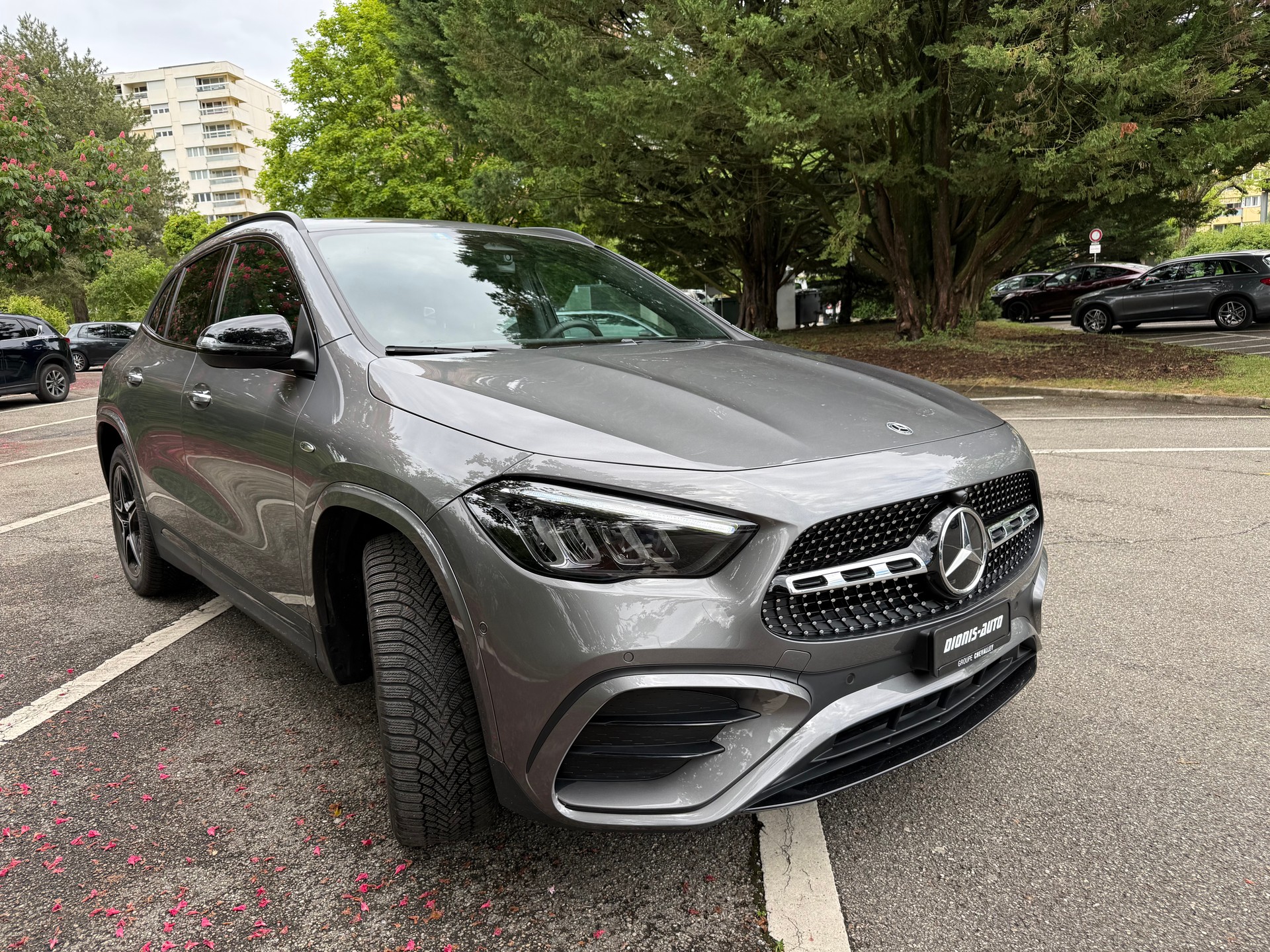 MERCEDES-BENZ GLA 250 e EQ Star 8G-DCT-showroom-element-2