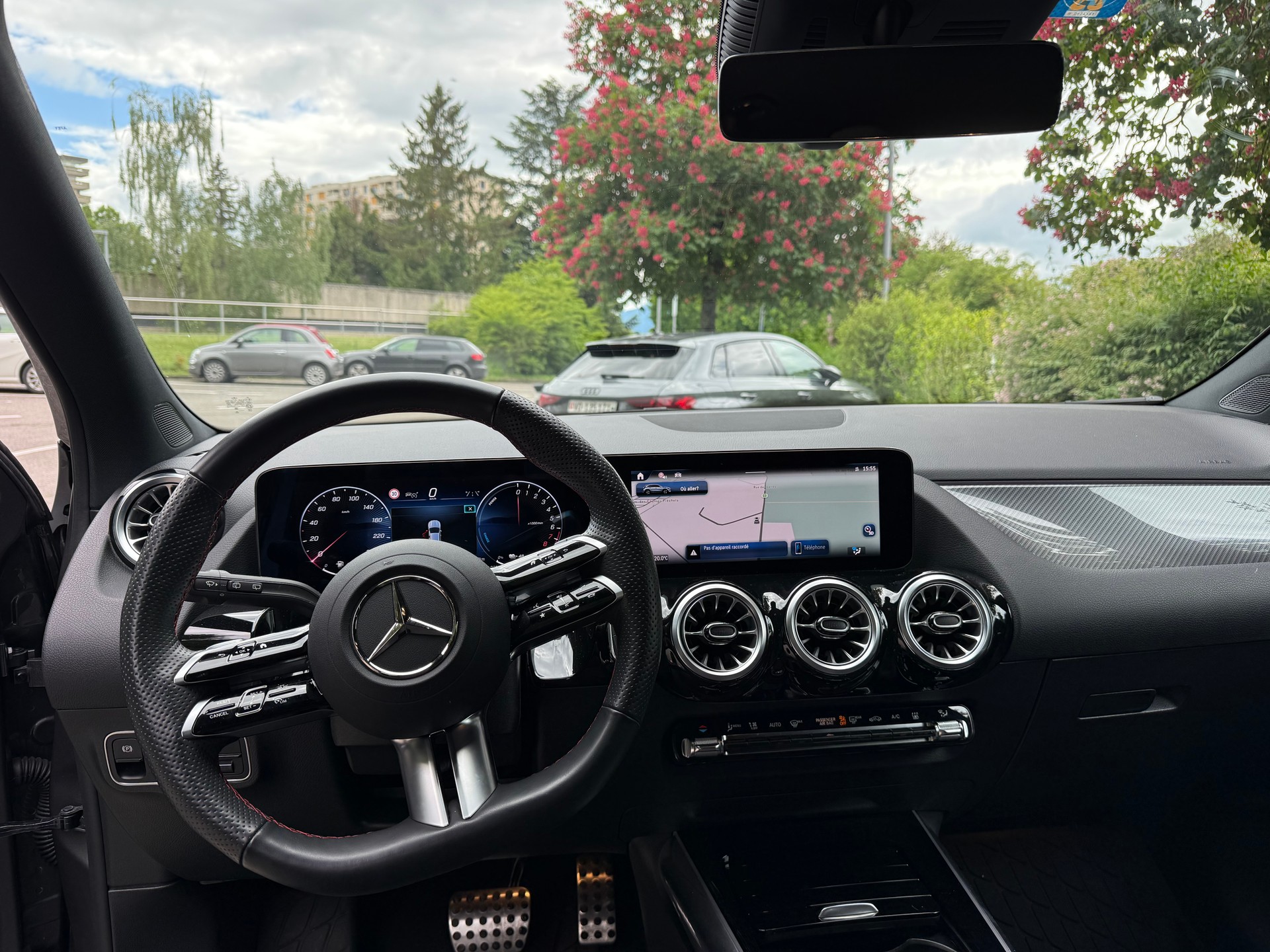 MERCEDES-BENZ GLA 250 e EQ Star 8G-DCT-image-5