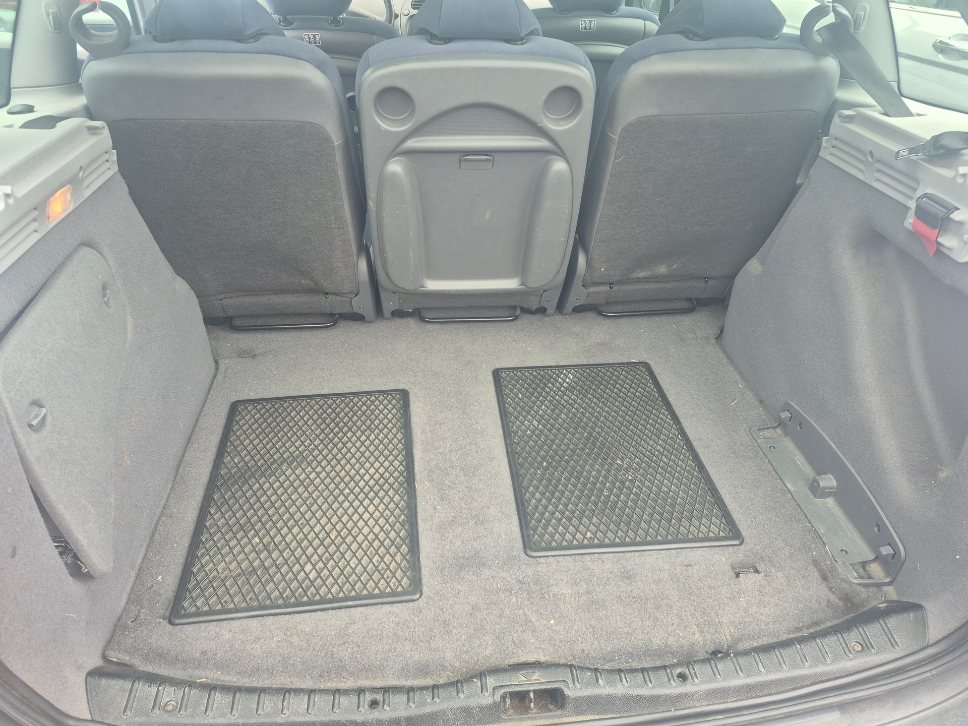CITROEN Xsara Picasso 2.0i 16V SX Automatic-image-13