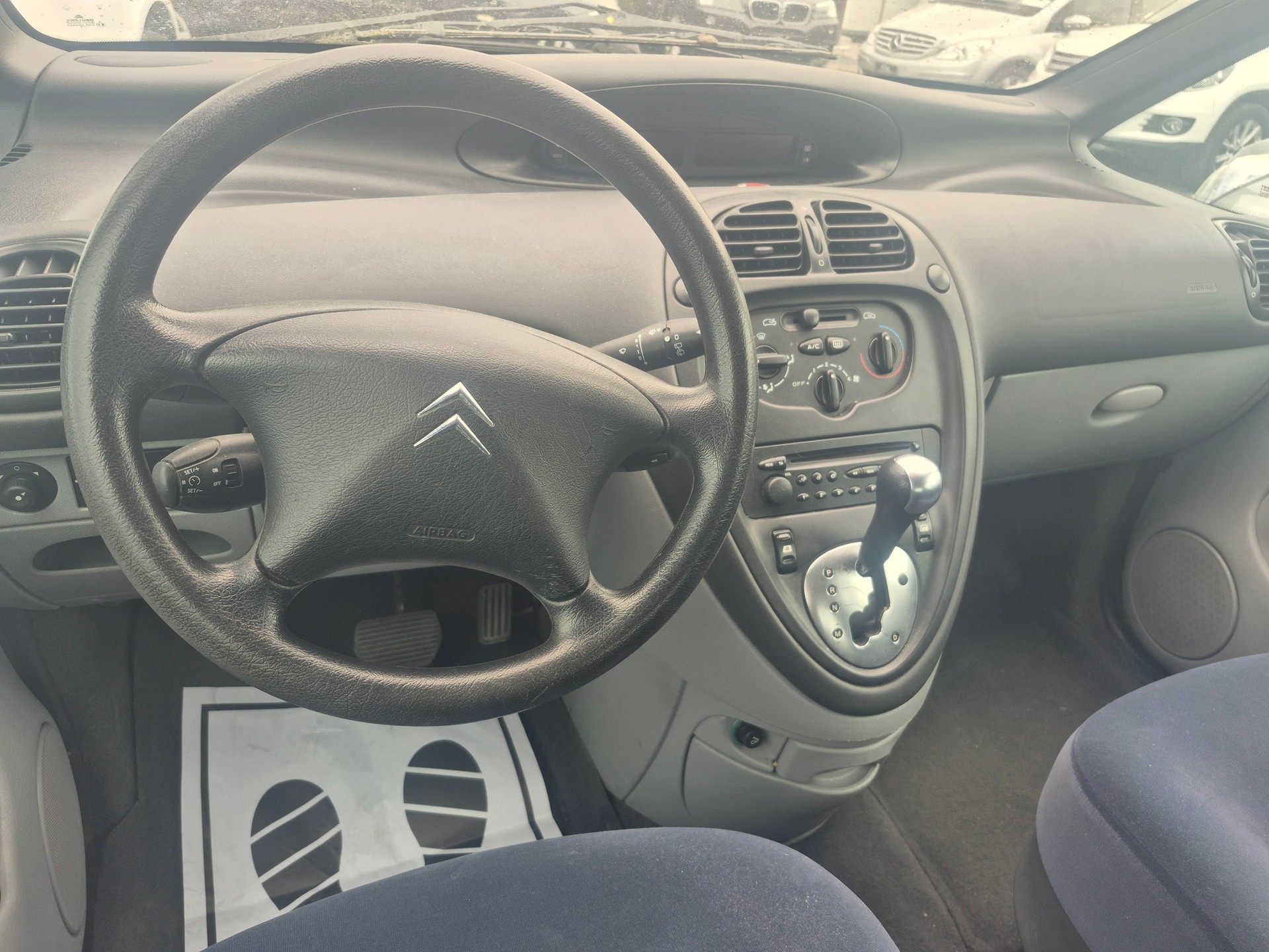CITROEN Xsara Picasso 2.0i 16V SX Automatic-image-1