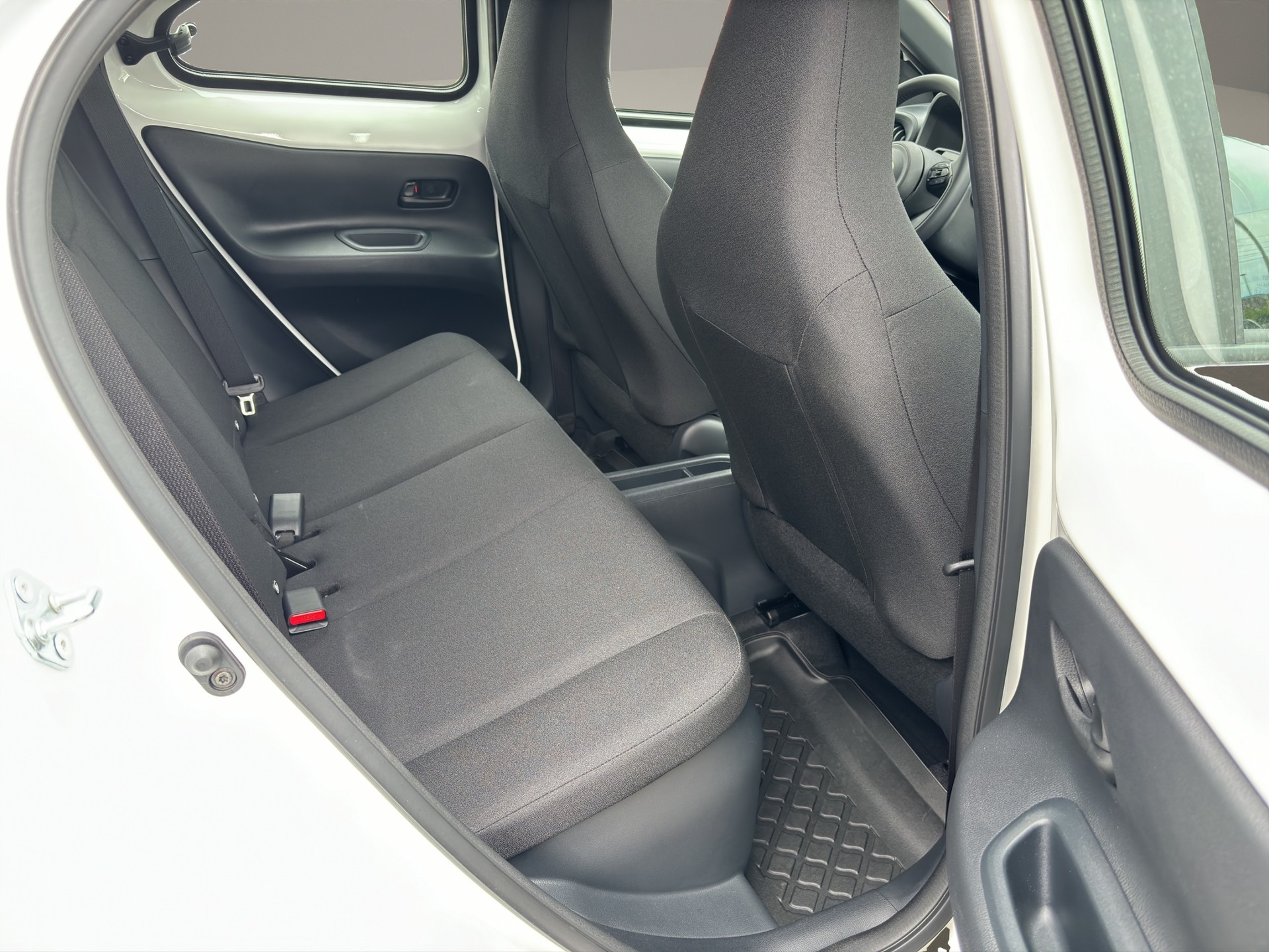 TOYOTA Aygo X 1.5 VVT-i HSD Trend e-CVT-image-12