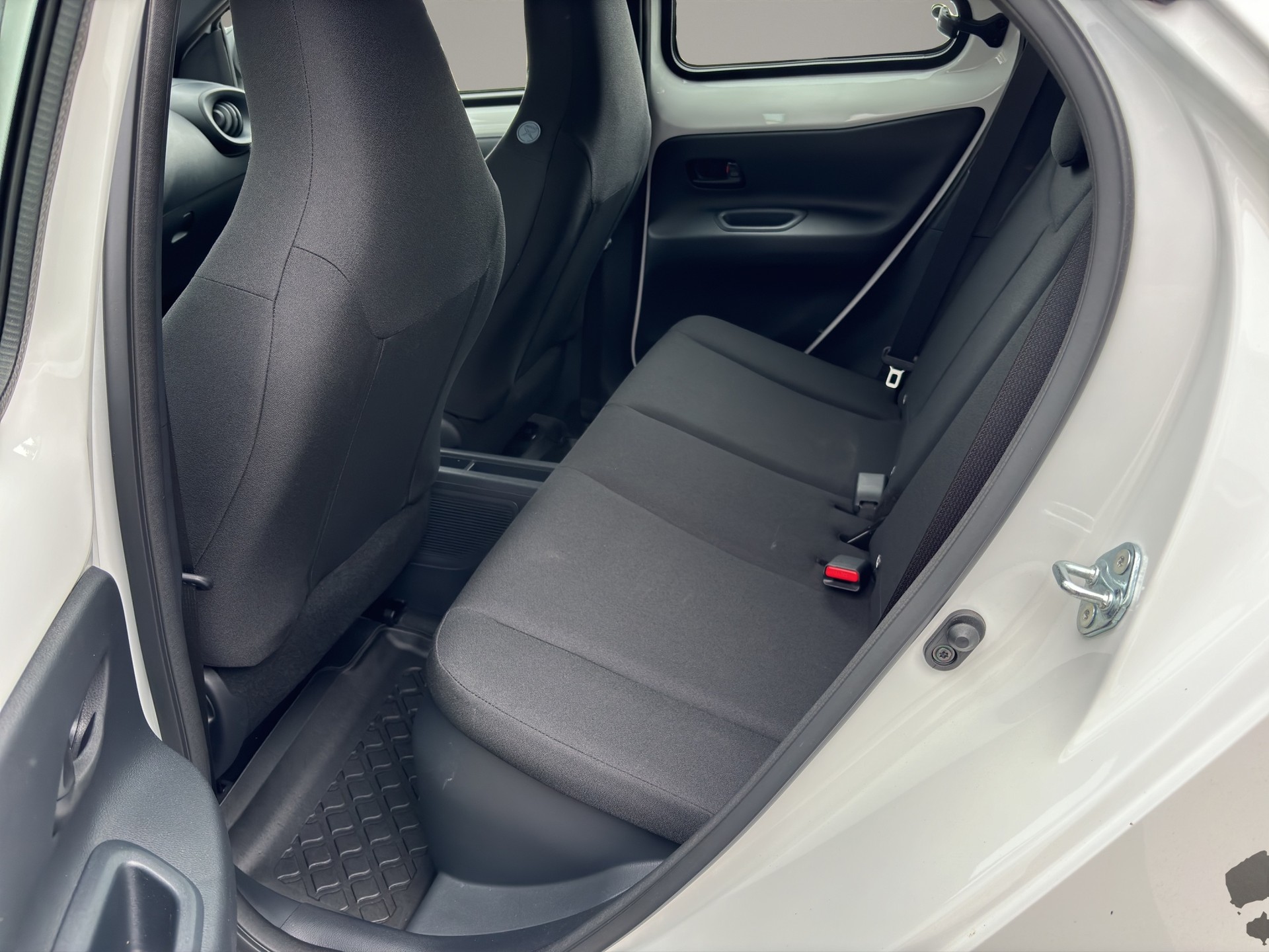 TOYOTA Aygo X 1.5 VVT-i HSD Trend e-CVT-image-11