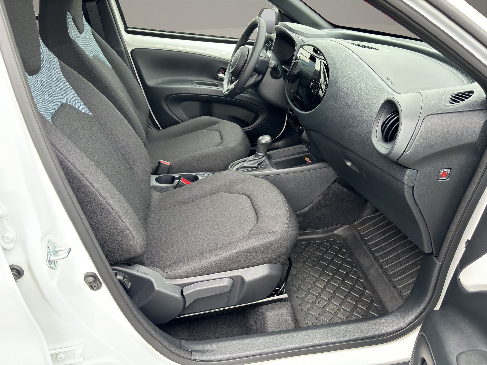 TOYOTA Aygo X 1.5 VVT-i HSD Trend e-CVT-image-10