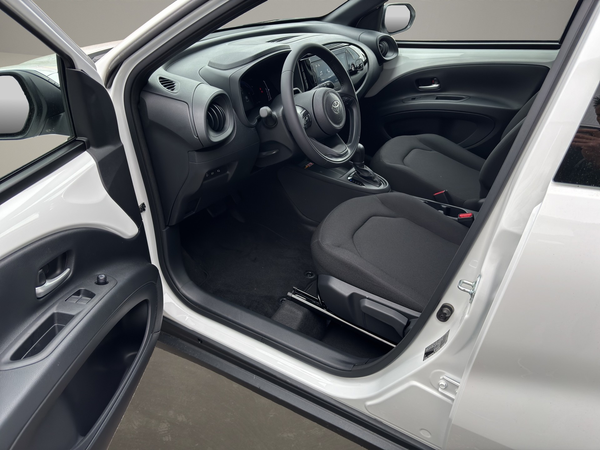 TOYOTA Aygo X 1.5 VVT-i HSD Trend e-CVT-image-16