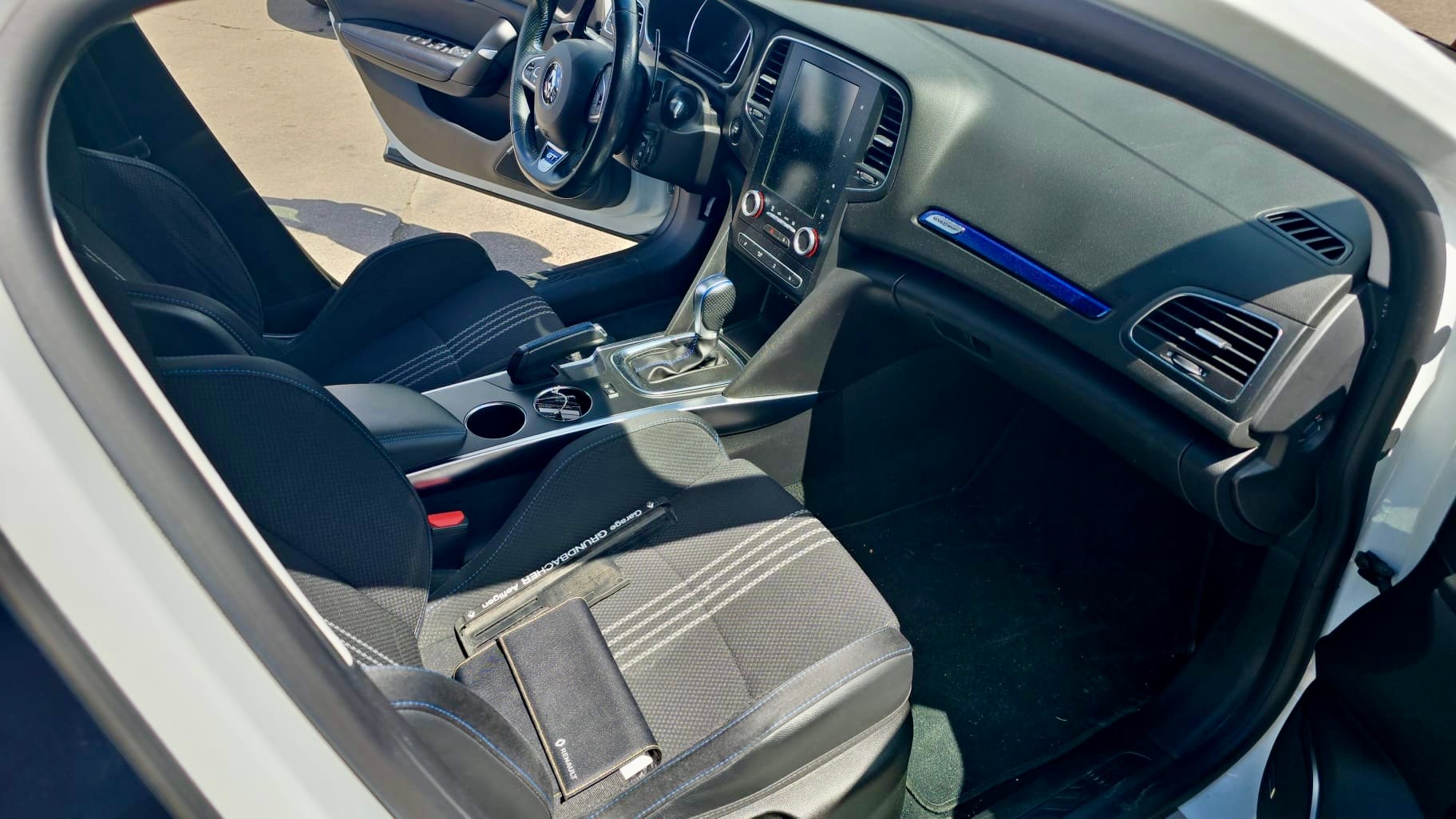 RENAULT Mégane Grandtour 1.6 16V Turbo GT Limited EDC-image-9