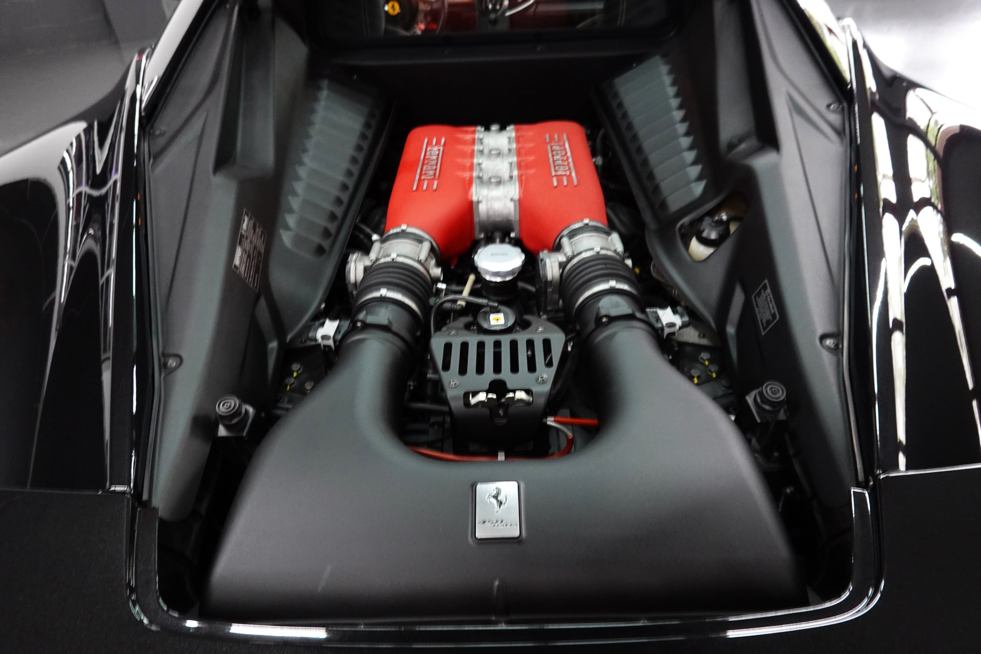 FERRARI 458 ITALIA 4.5 V8 SAUGER // FERRARI SERVICE // CH-FAHRZEUG // GELBE NÄHTE-image-50