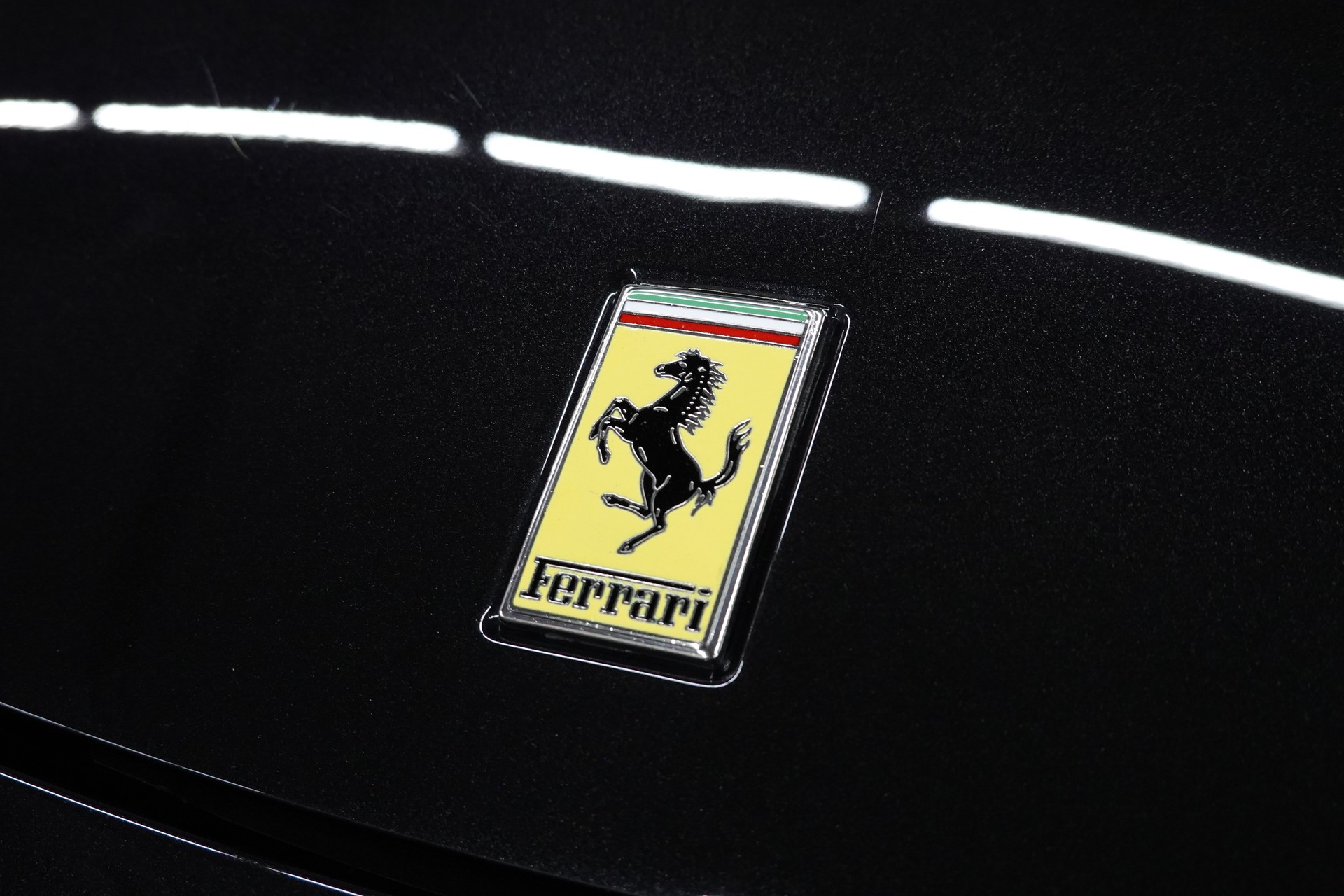 FERRARI 458 ITALIA 4.5 V8 SAUGER // FERRARI SERVICE // CH-FAHRZEUG // GELBE NÄHTE-image-7