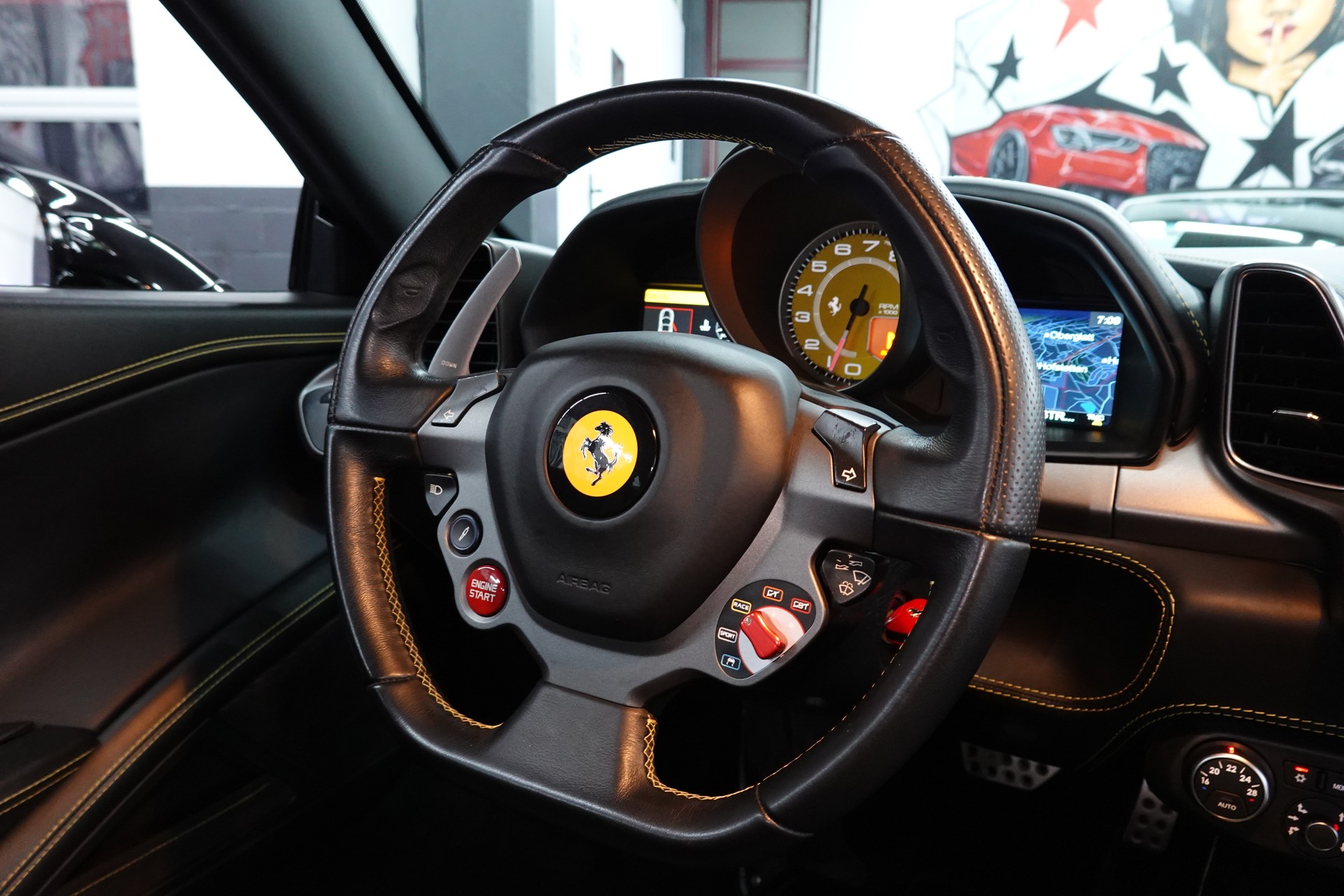 FERRARI 458 ITALIA 4.5 V8 SAUGER // FERRARI SERVICE // CH-FAHRZEUG // GELBE NÄHTE-image-47