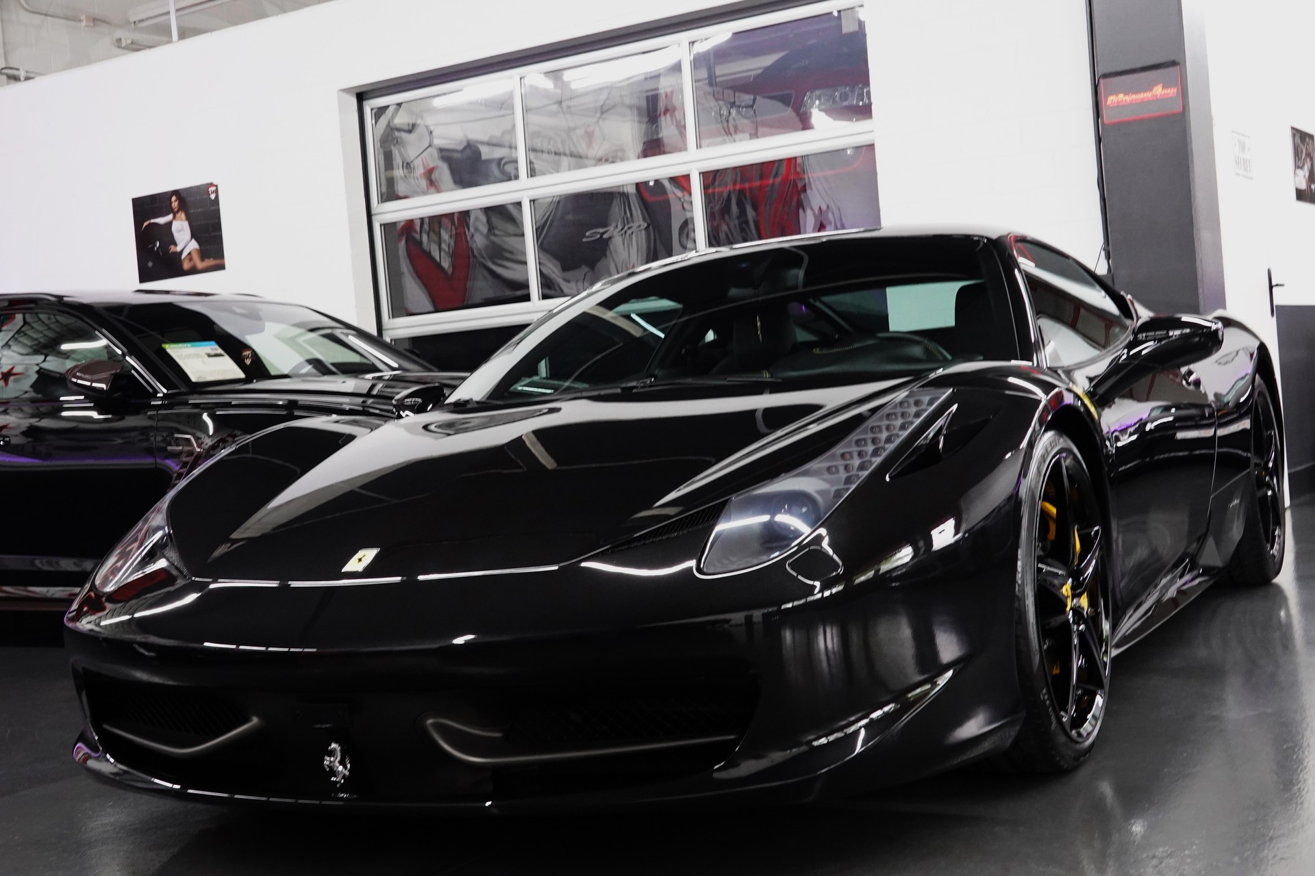 FERRARI 458 ITALIA 4.5 V8 SAUGER // FERRARI SERVICE // CH-FAHRZEUG // GELBE NÄHTE-showroom-element-2