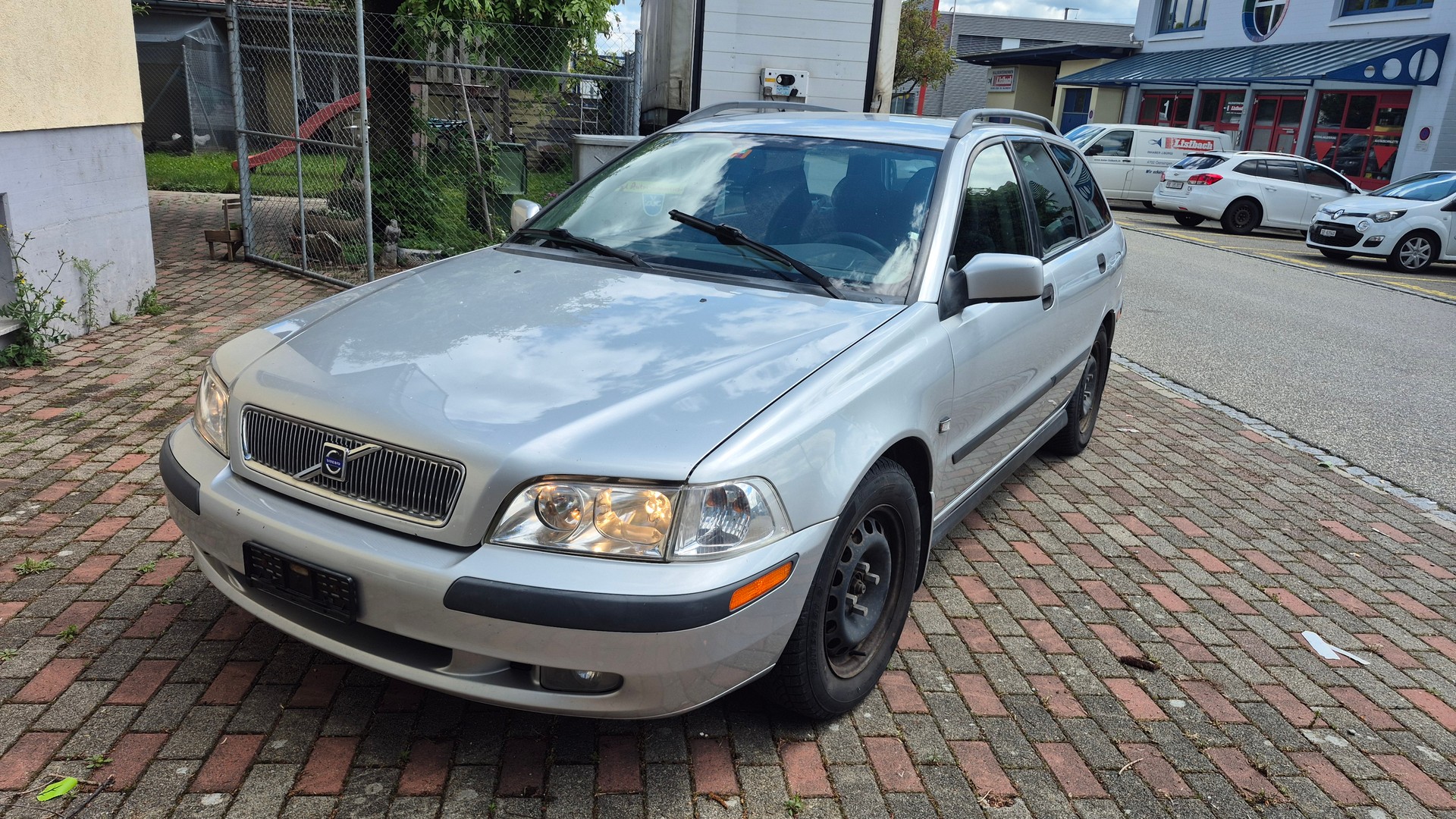VOLVO V40 2.0T