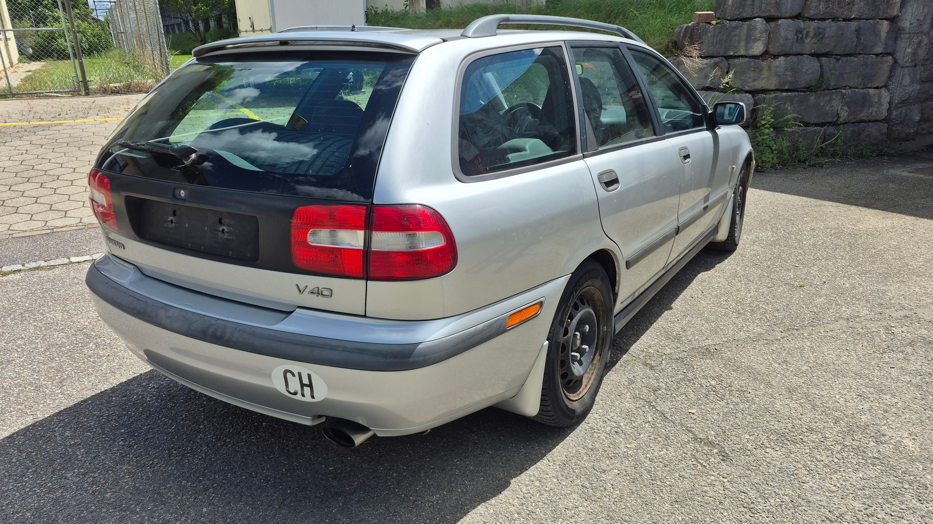VOLVO V40 2.0T-image-4