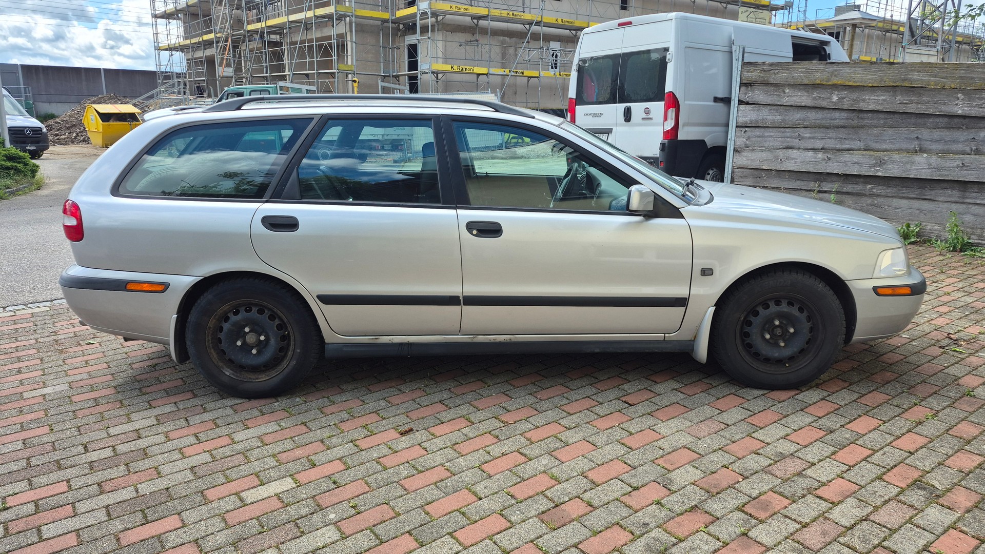 VOLVO V40 2.0T-image-3