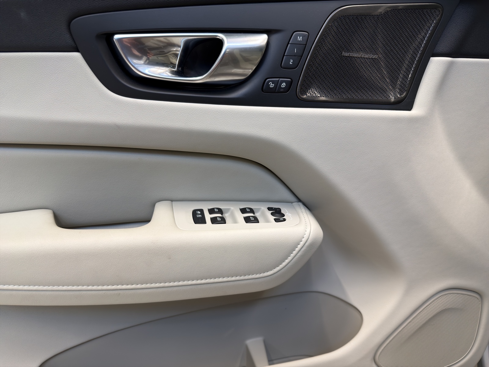 VOLVO XC60 T6 eAWD PluginHybrid Ultra Dark Geartronic-image-10