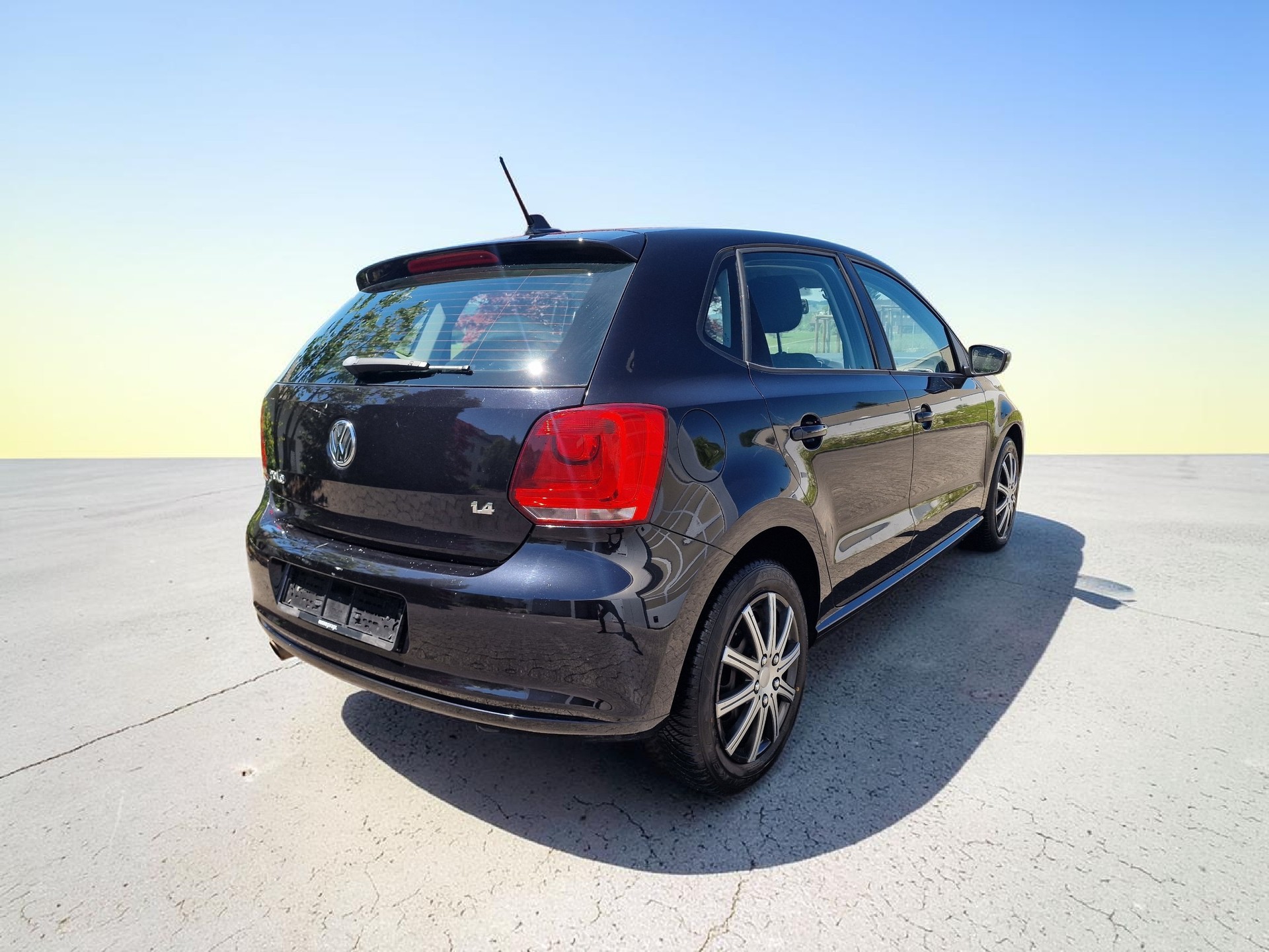 VW Polo 1.4 16V Comfortline 12Mt Gara 8xRad MFK NEU-image-5