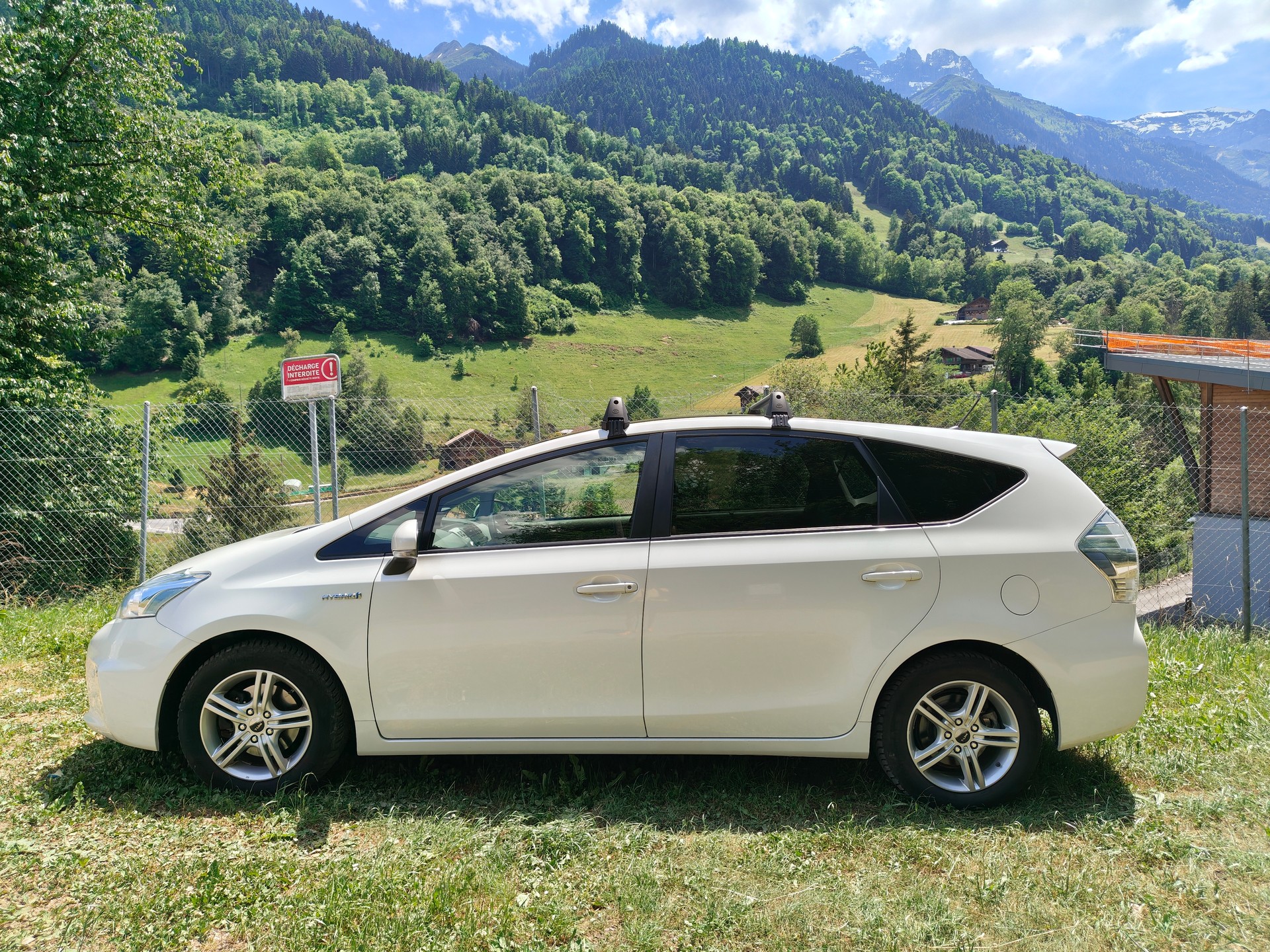 TOYOTA 1.8 VVTi HSD Sol-image-1