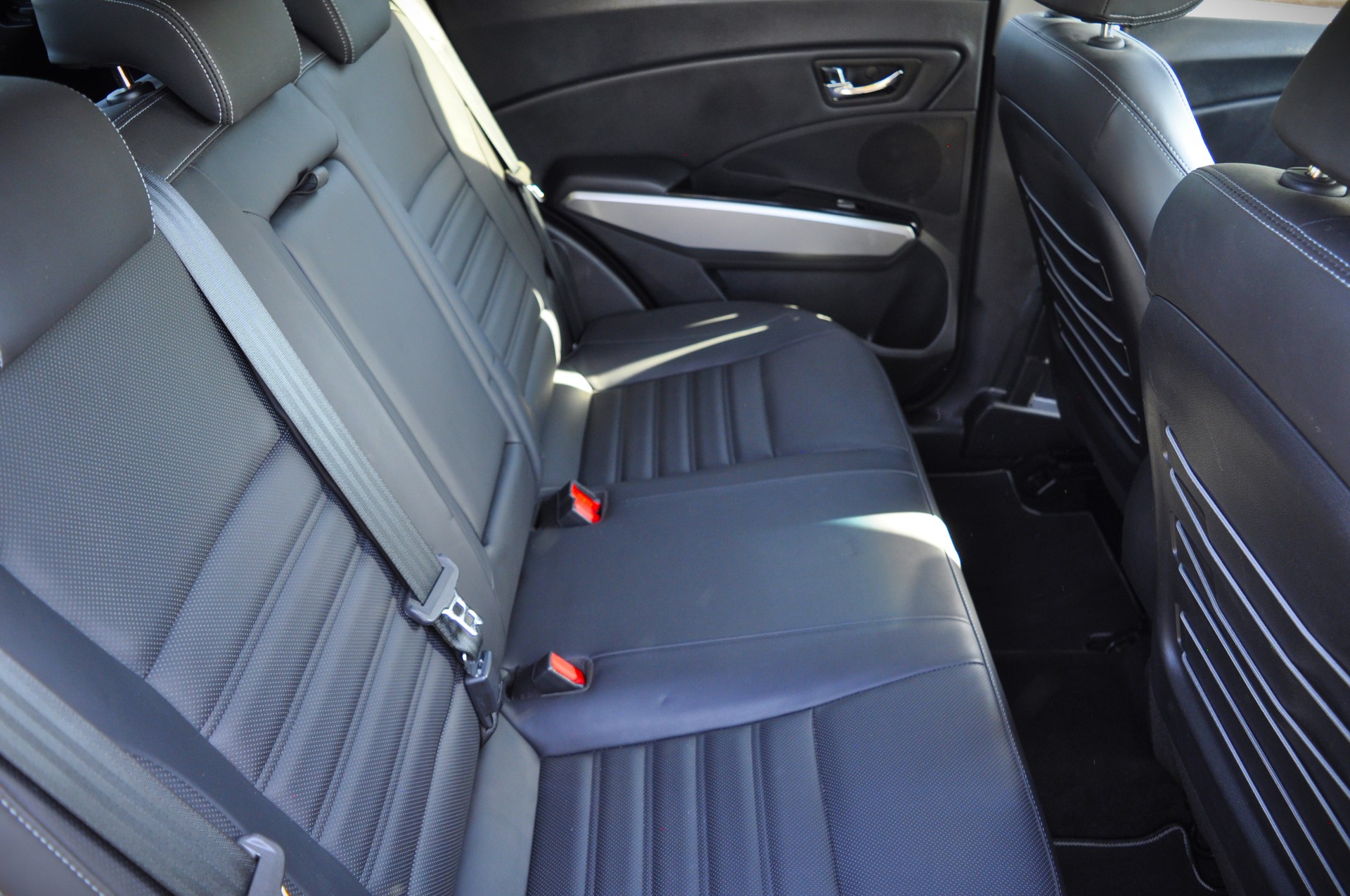KGM-SsangYong Tivoli 1.6 e-XGi Sapphire 4WD Automatic-image-8