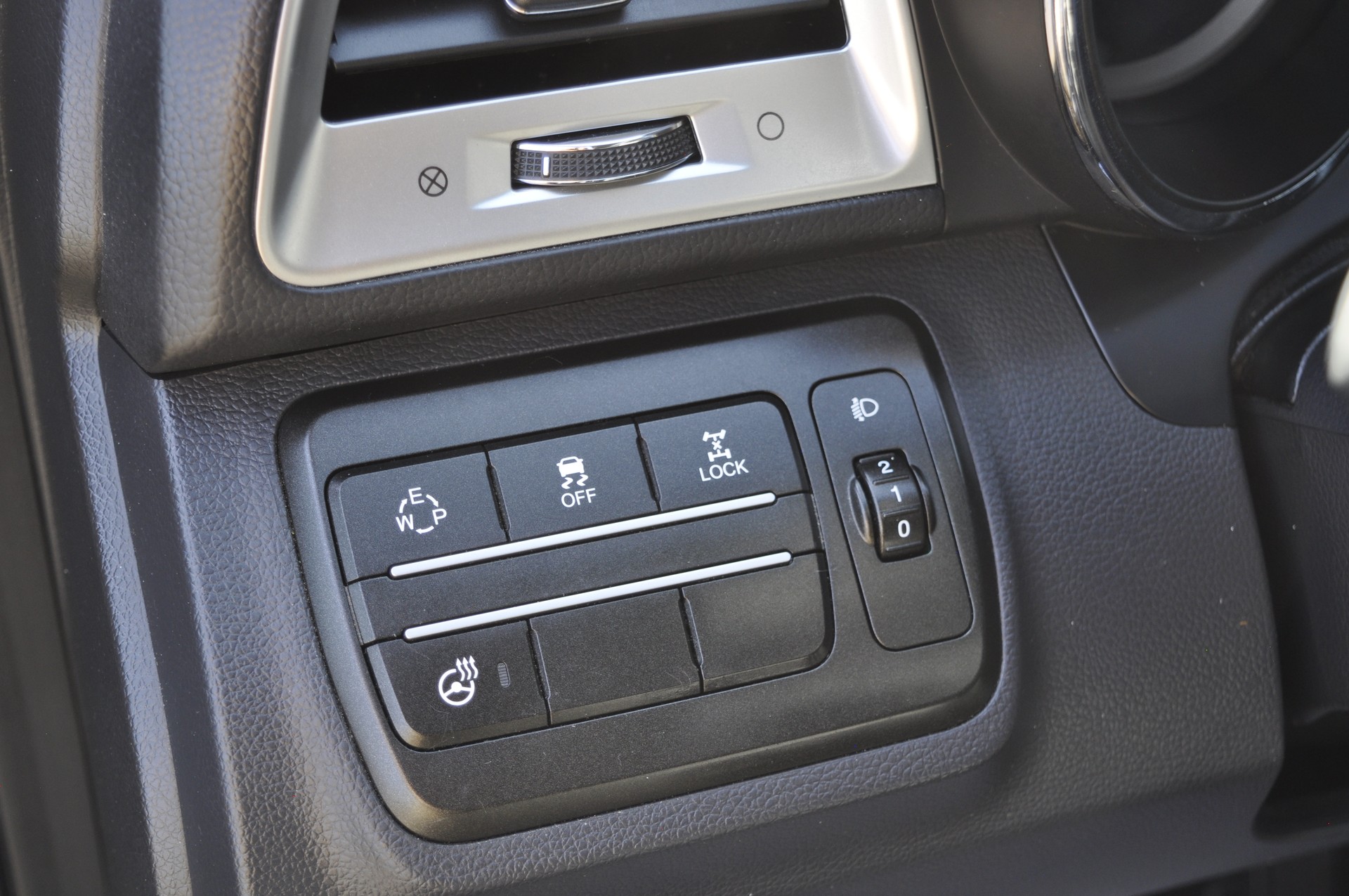 KGM-SsangYong Tivoli 1.6 e-XGi Sapphire 4WD Automatic-image-14