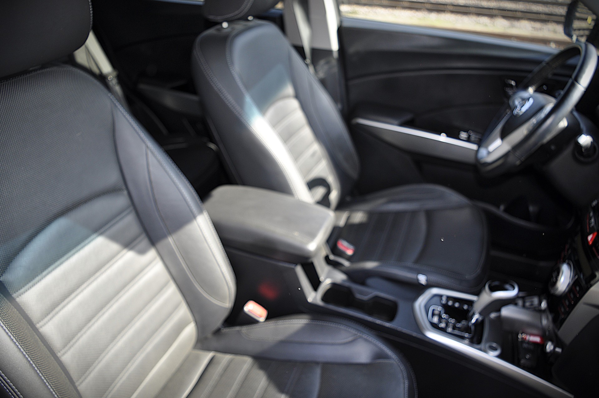 KGM-SsangYong Tivoli 1.6 e-XGi Sapphire 4WD Automatic-image-9