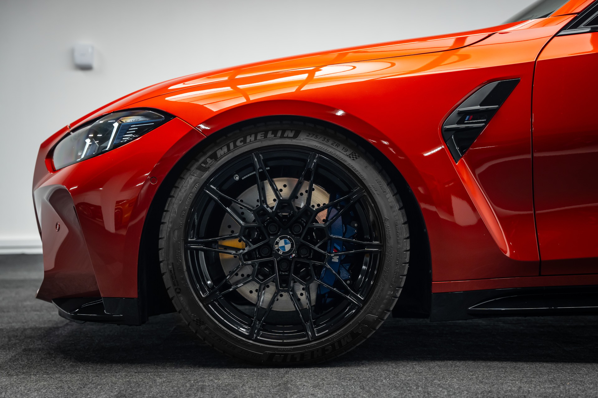 BMW M3 Touring xDrive Competition M INDIVIDUAL * LEASING AB 721.- *-showroom-element-1