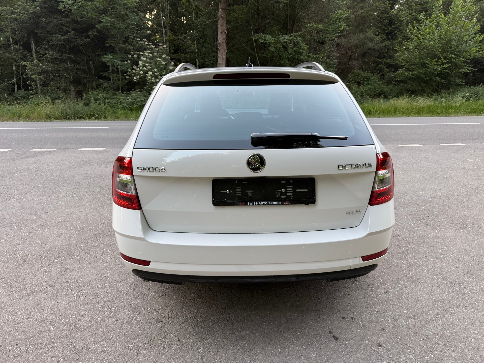 SKODA Octavia Combi 2.0 TDI Style 4x4 DSG-image-4
