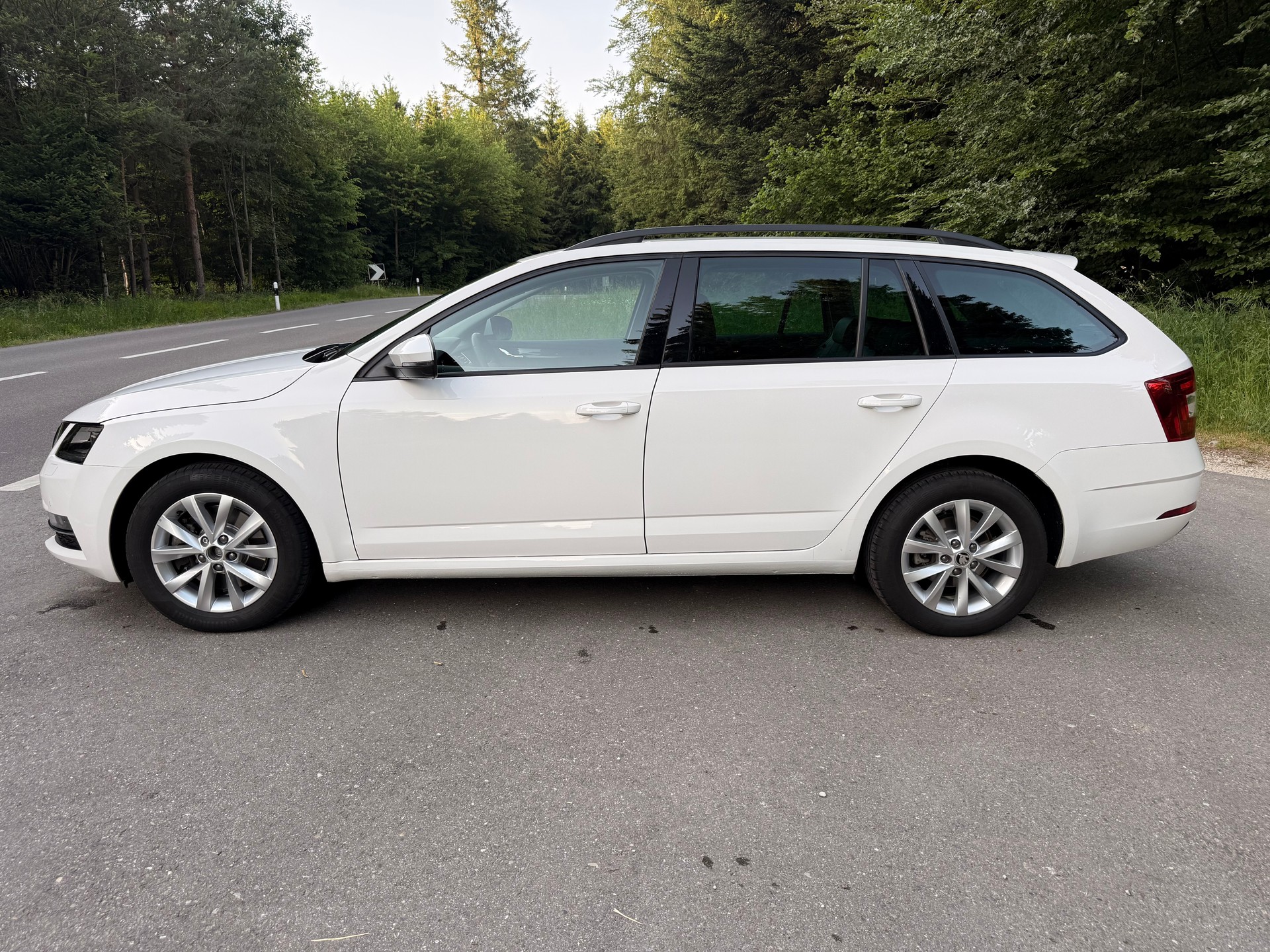 SKODA Octavia Combi 2.0 TDI Style 4x4 DSG-image-2