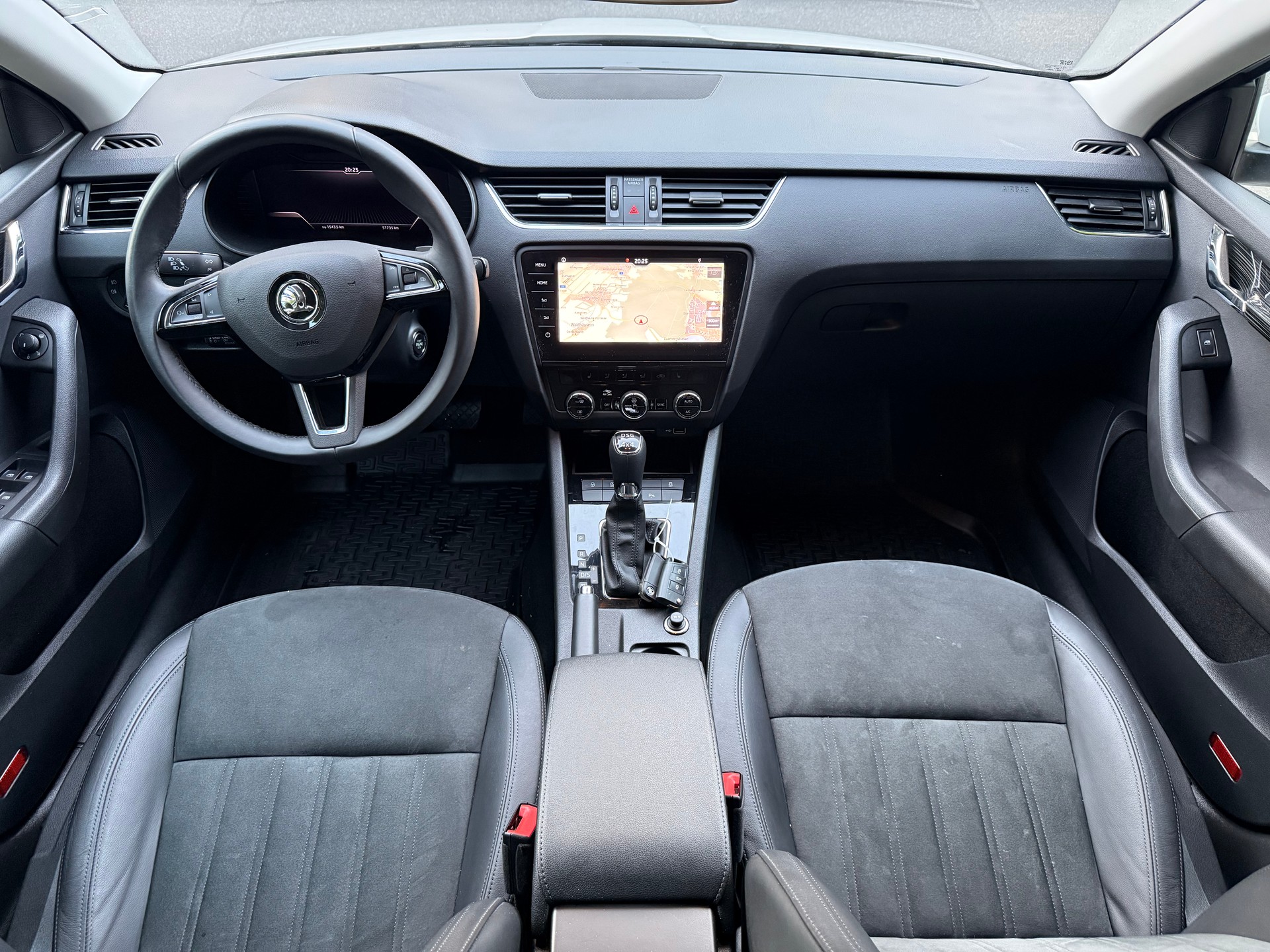 SKODA Octavia Combi 2.0 TDI Style 4x4 DSG-image-10