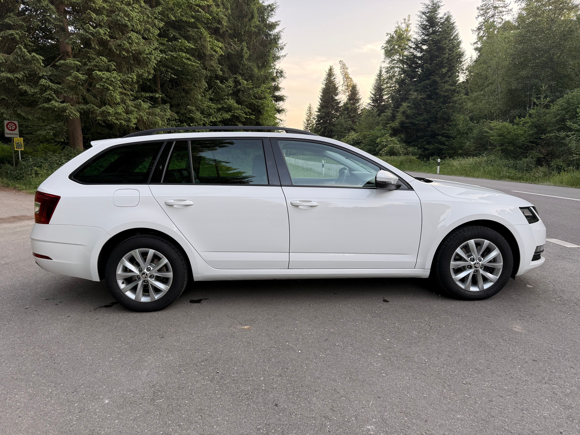 SKODA Octavia Combi 2.0 TDI Style 4x4 DSG-image-6