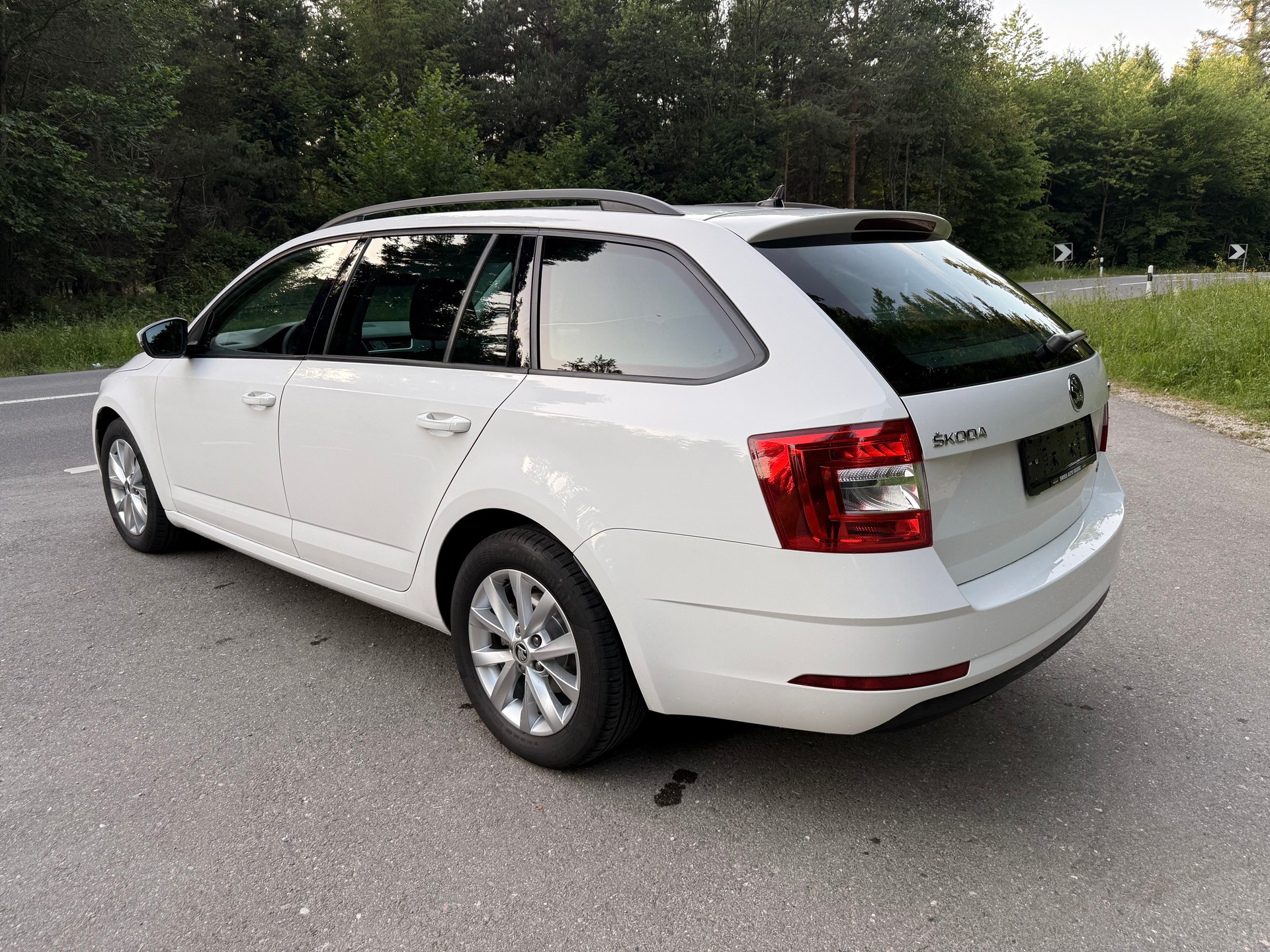 SKODA Octavia Combi 2.0 TDI Style 4x4 DSG-image-3