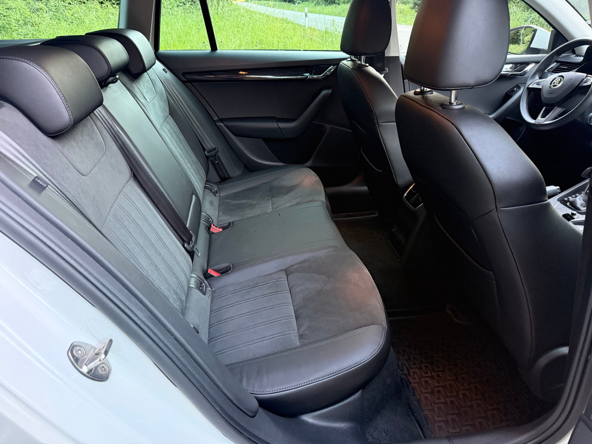 SKODA Octavia Combi 2.0 TDI Style 4x4 DSG-image-8
