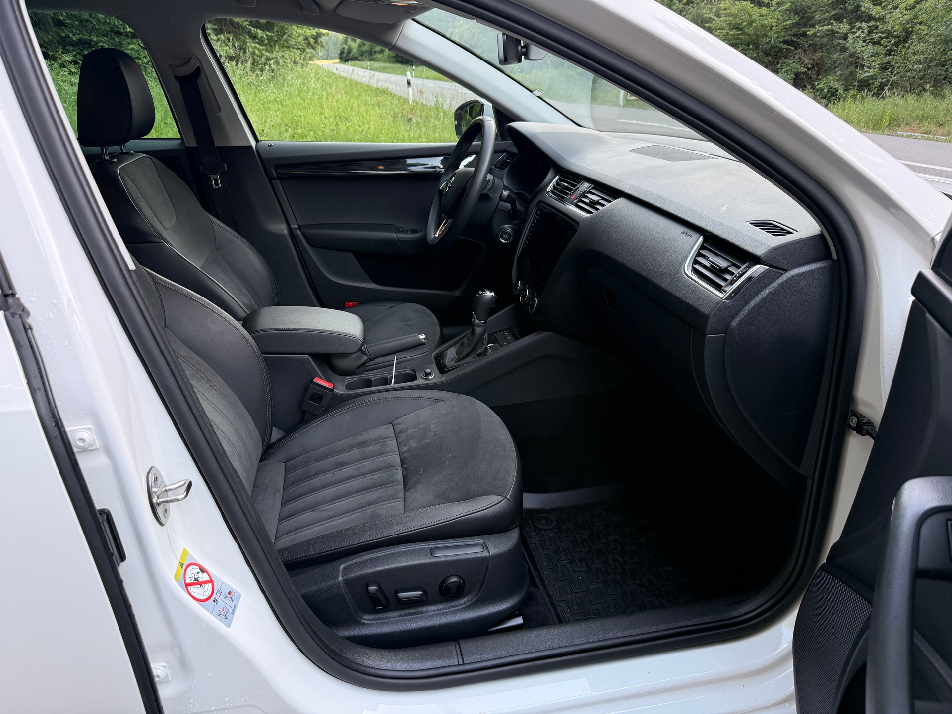 SKODA Octavia Combi 2.0 TDI Style 4x4 DSG-image-9