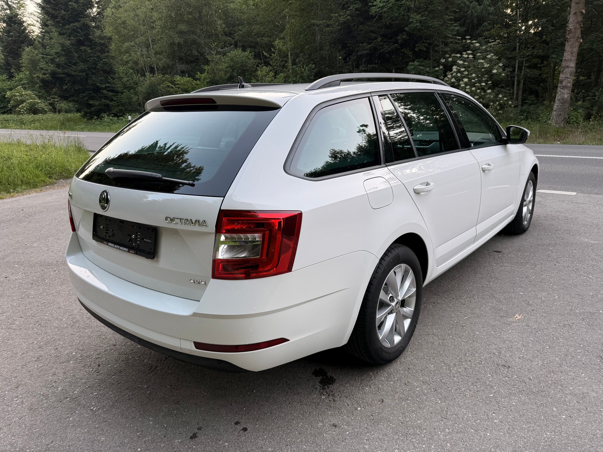SKODA Octavia Combi 2.0 TDI Style 4x4 DSG-image-5