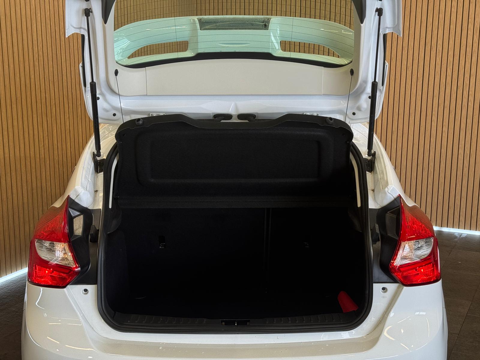 FORD Focus 1.6i VCT Carving-image-4