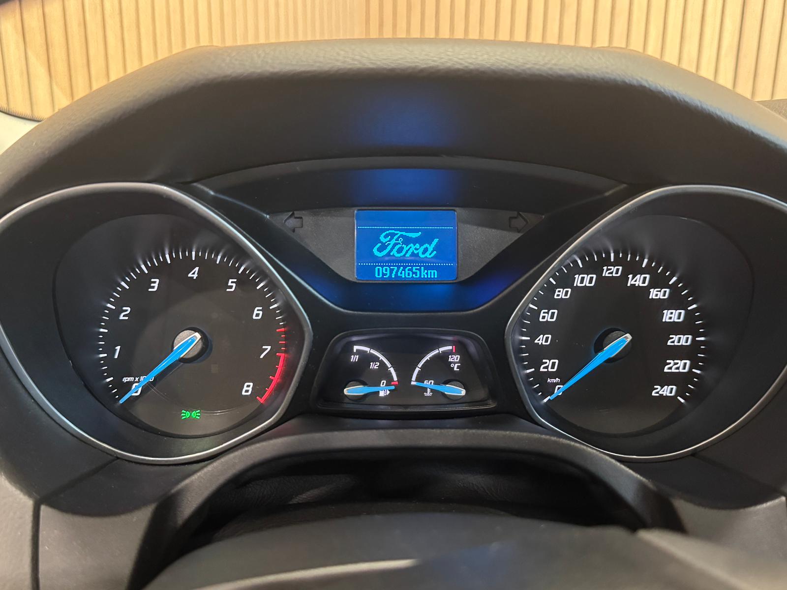 FORD Focus 1.6i VCT Carving-image-9