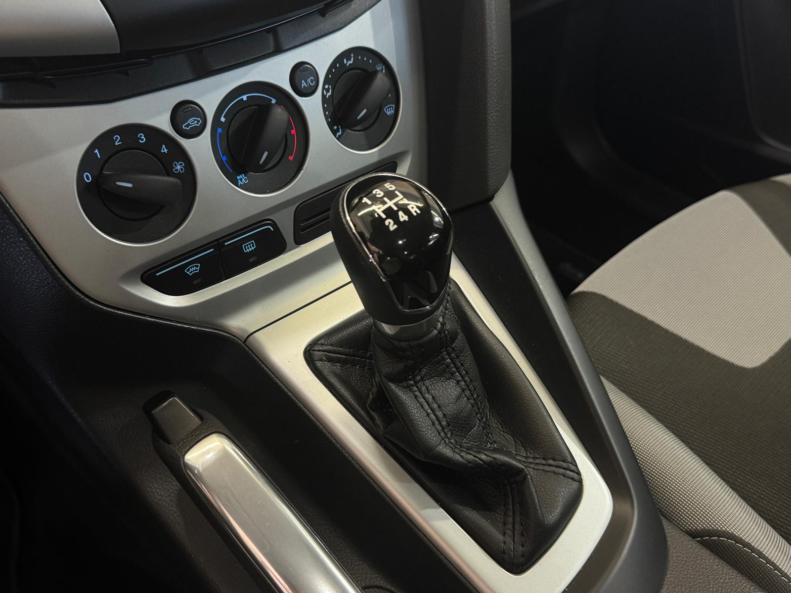 FORD Focus 1.6i VCT Carving-image-7