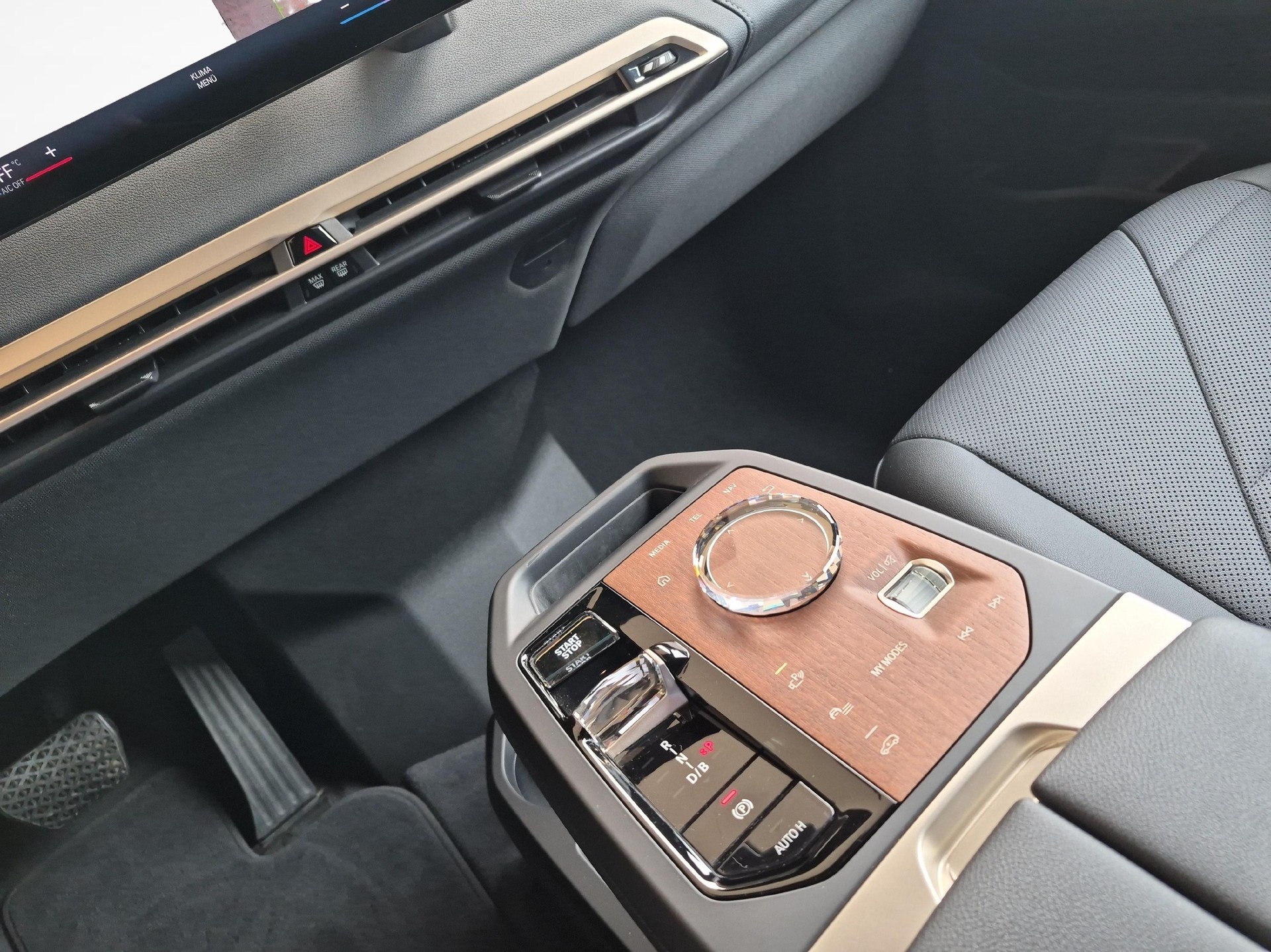 BMW iX M60 / ab 0,99% Leasing bei Abschluss einer Protect Autoversicherung-image-16