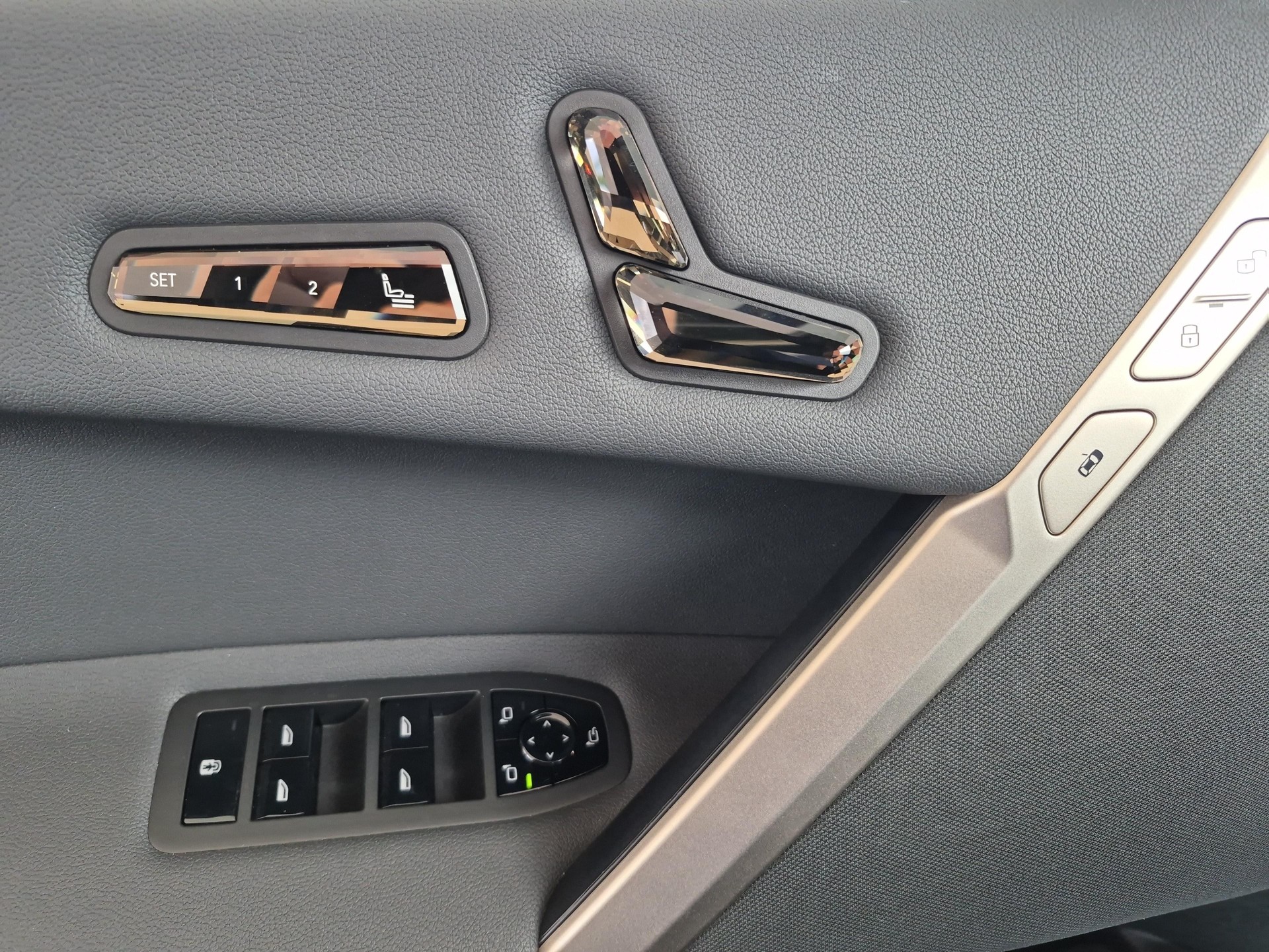 BMW iX M60 / ab 0,99% Leasing bei Abschluss einer Protect Autoversicherung-image-19