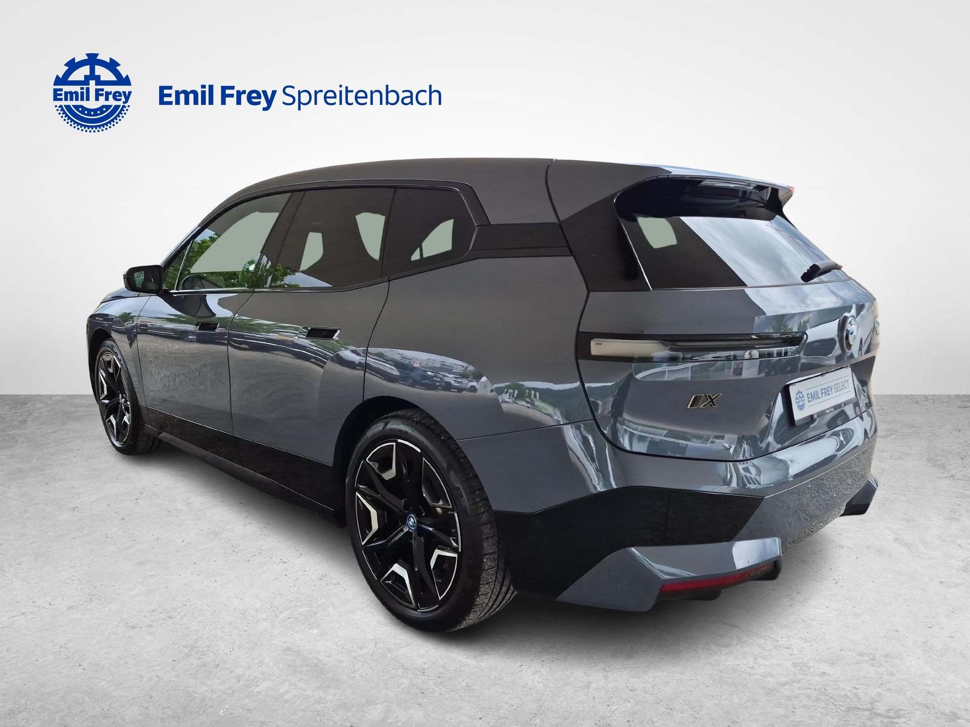 BMW iX M60 / ab 0,99% Leasing bei Abschluss einer Protect Autoversicherung-showroom-element-3