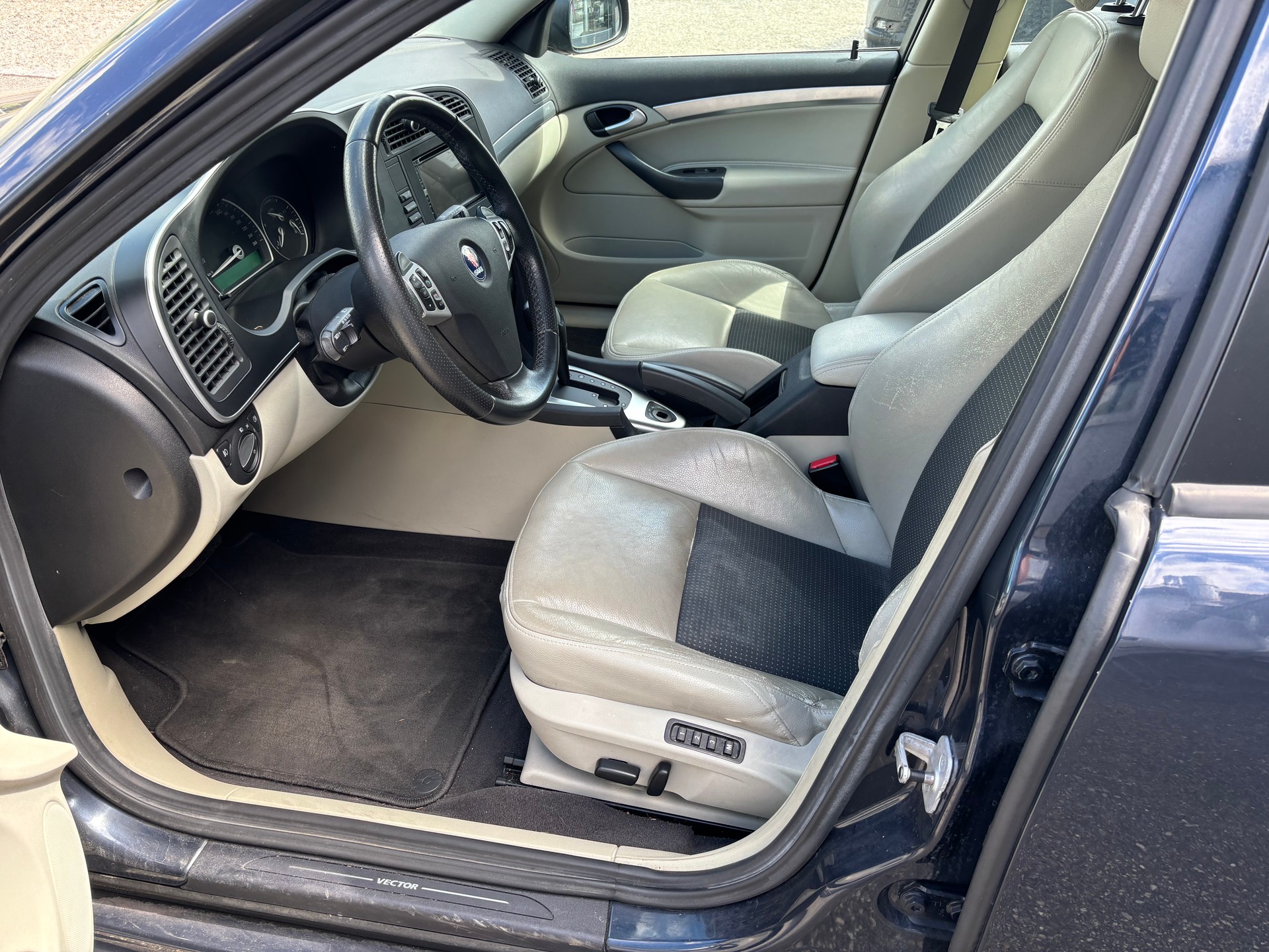 SAAB 9-3 2.0t BioPower Vector Automatic-image-9