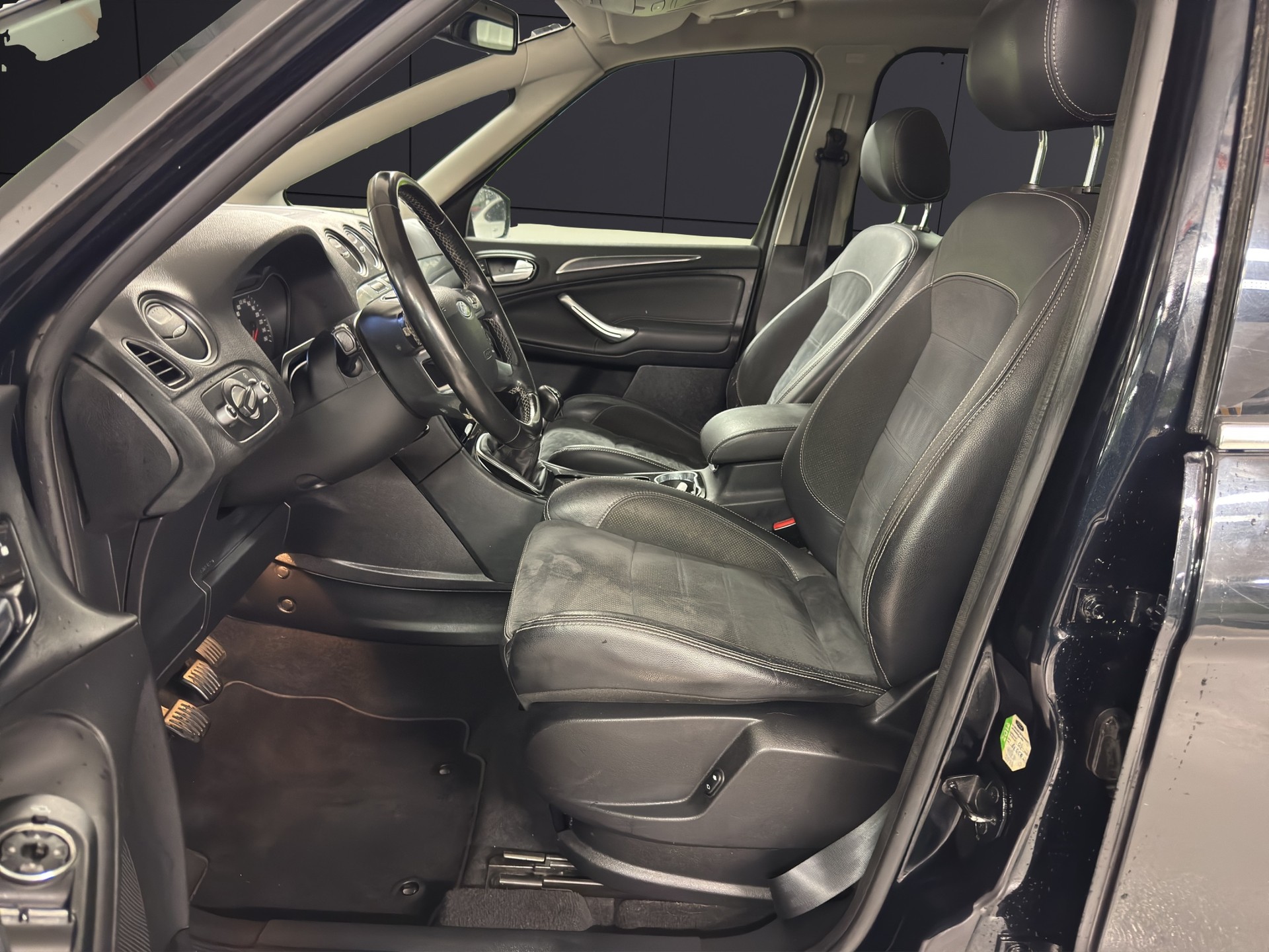FORD S-Max 2.2 TDCi Titanium-image-9