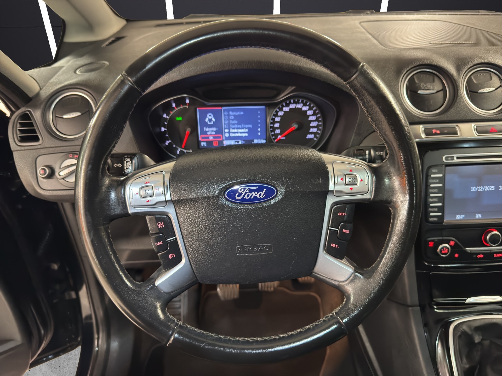 FORD S-Max 2.2 TDCi Titanium-image-11