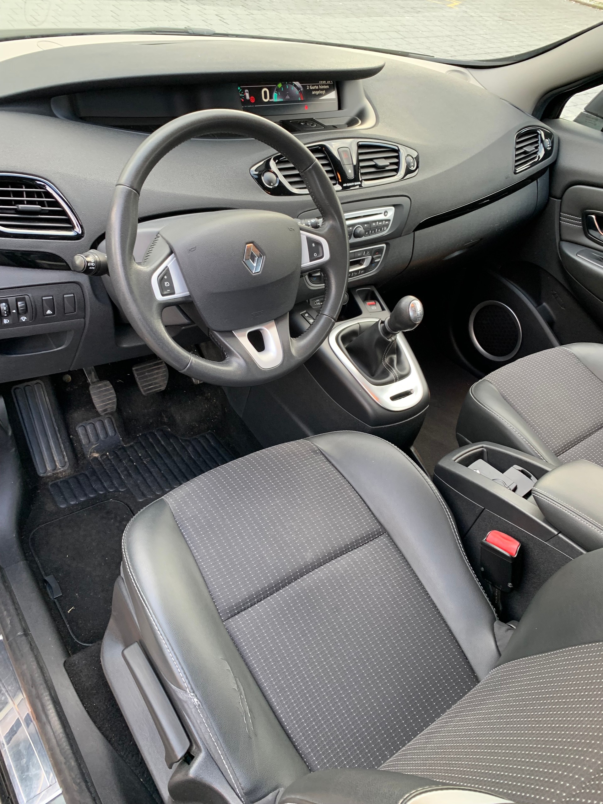 RENAULT Grand Scénic 1.5 dCi Expression-image-8