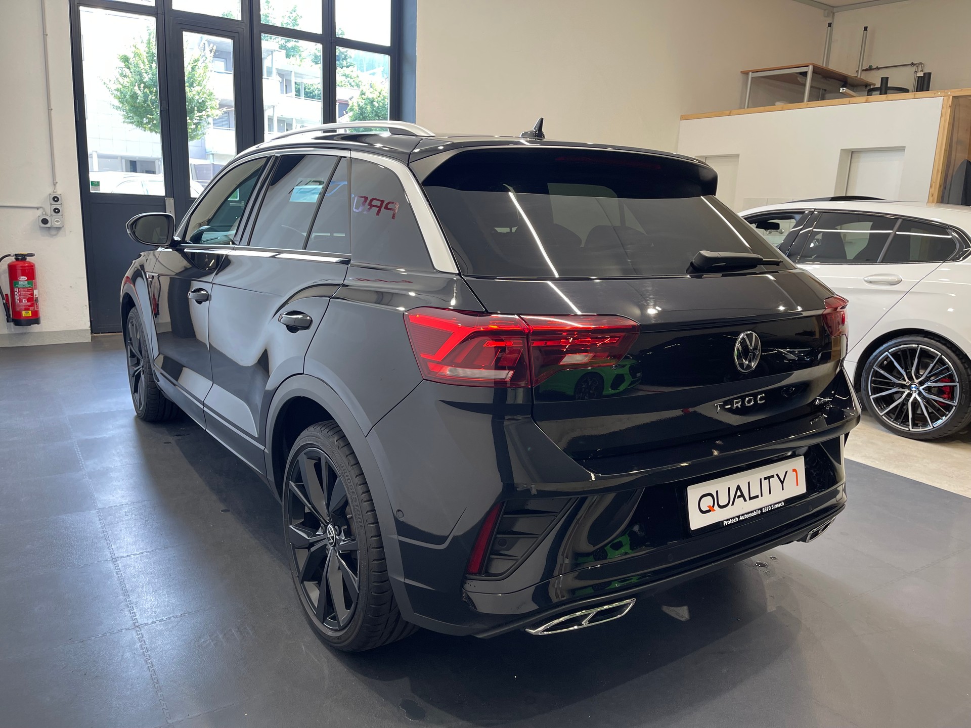 VW T-Roc 2.0 TSI R-Line DSG 4Motion-showroom-element-3