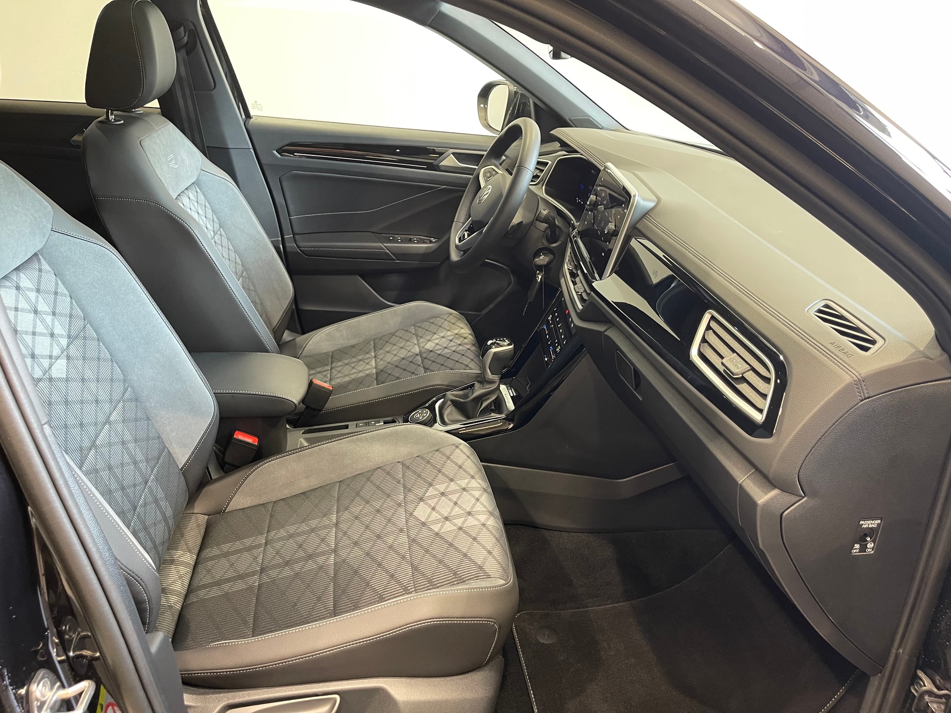 VW T-Roc 2.0 TSI R-Line DSG 4Motion-image-17